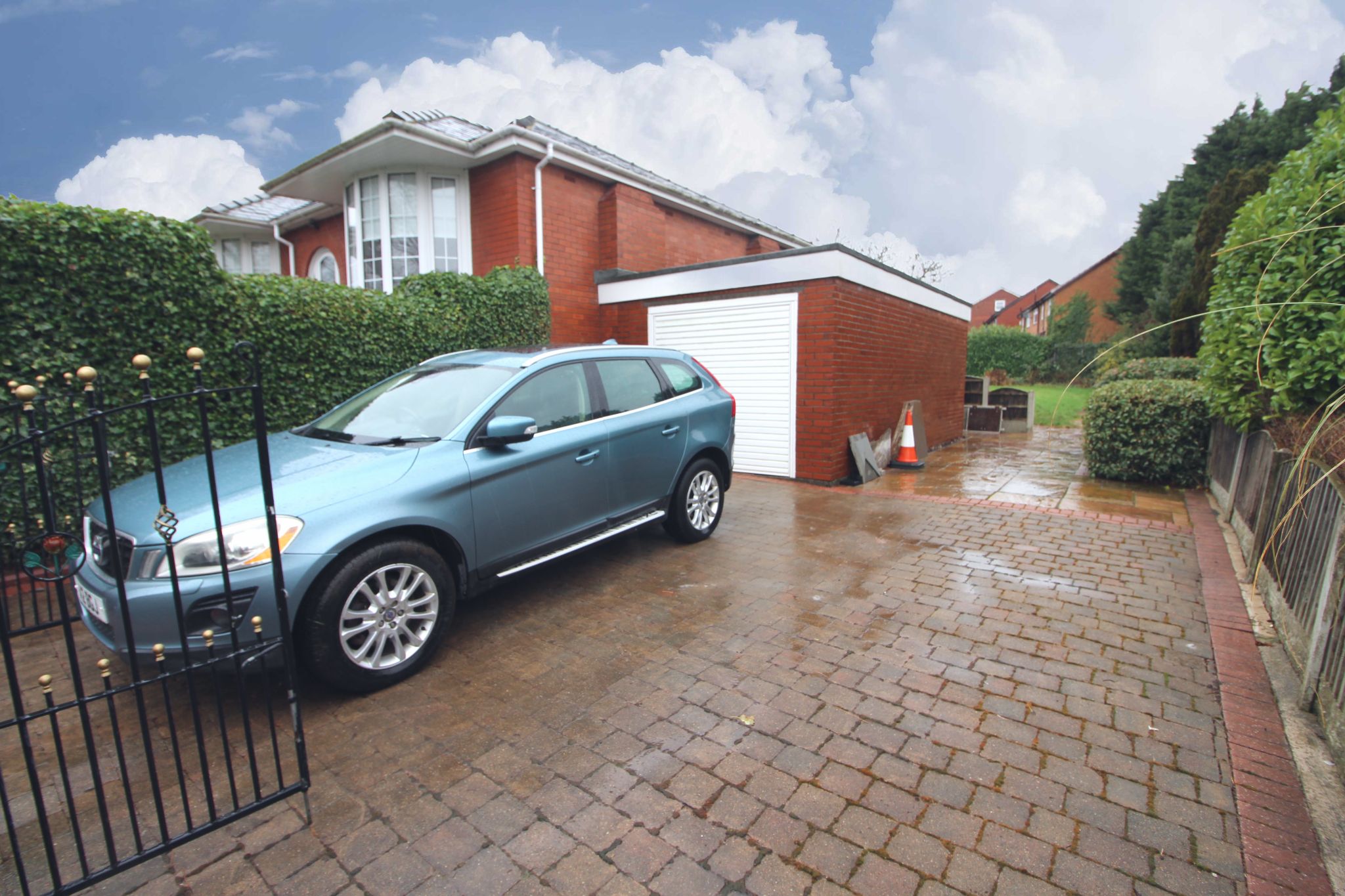 2 bedroom detached bungalow For Sale in Wigan - Photograph 4.