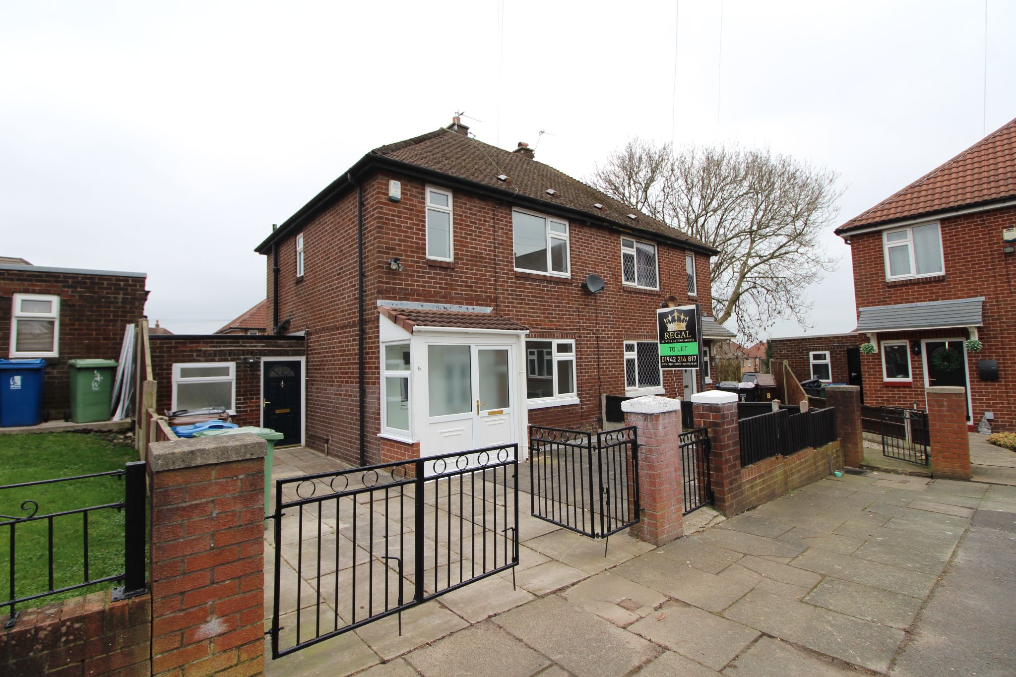 2 bedroom semi-detached house To Let in Wigan - Property photograph.