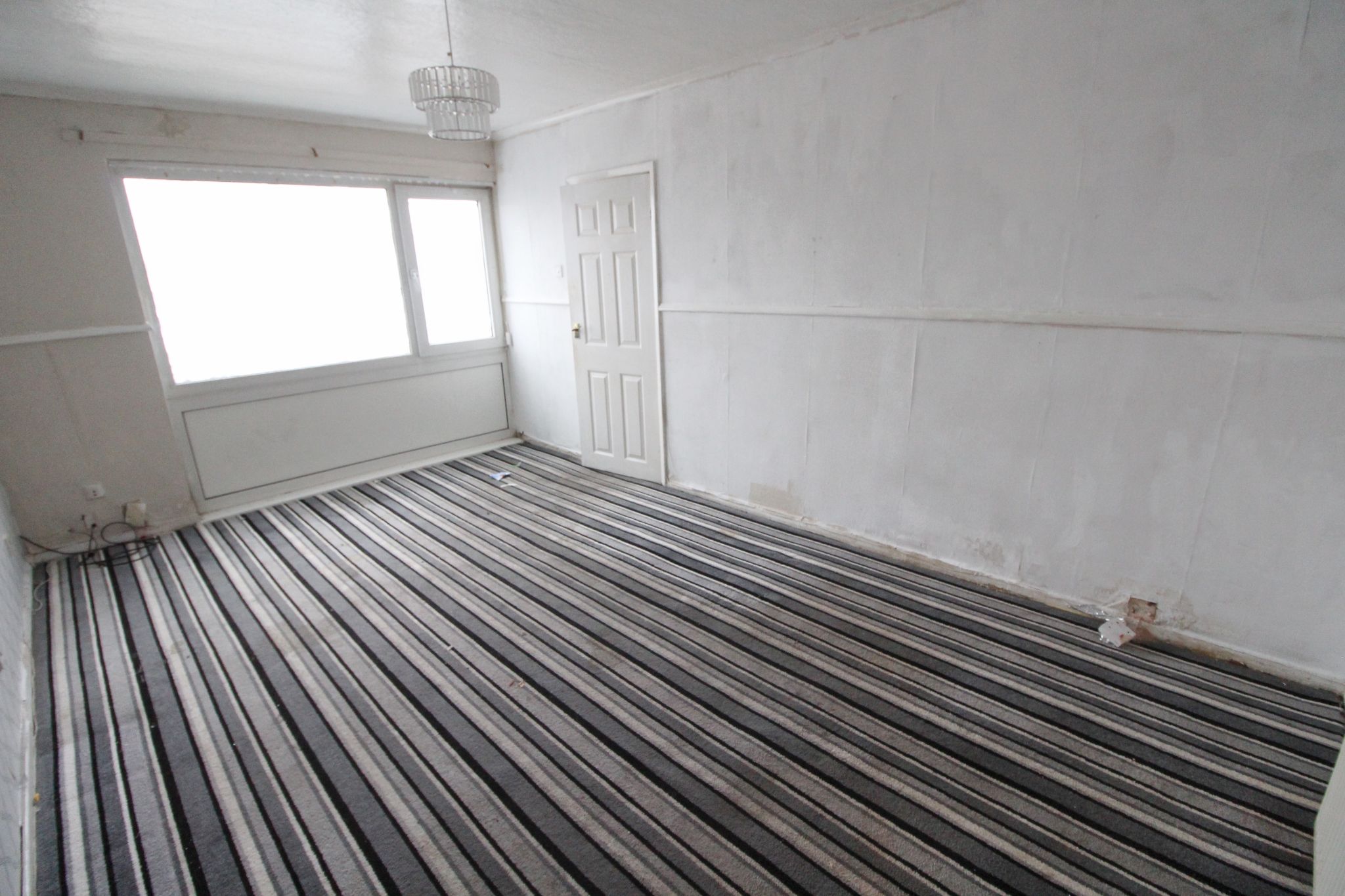 3 bedroom mid terraced house For Sale in Wigan - Photograph 4.