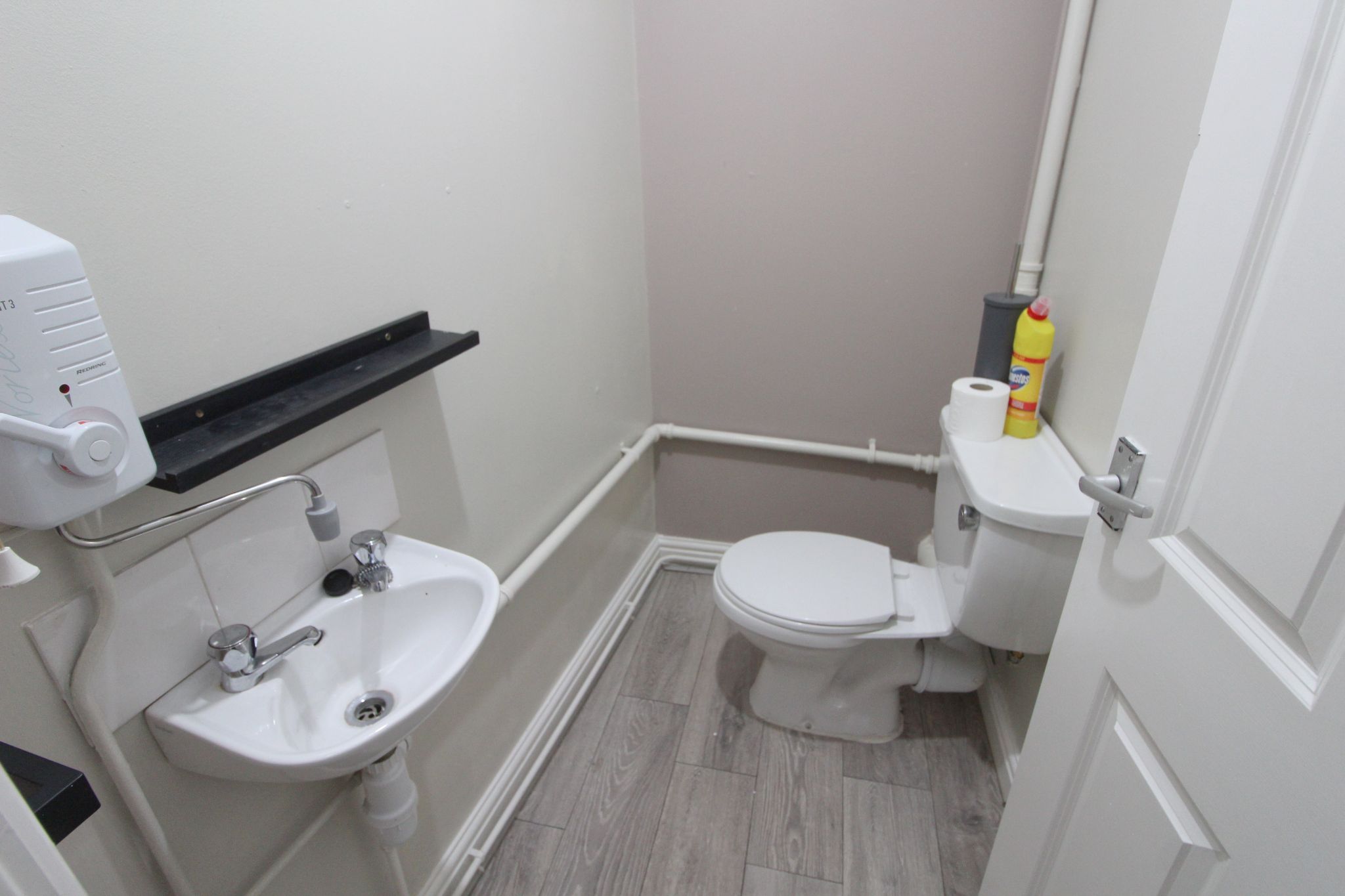 Empty Retail Premises To Let in Wigan - Photograph 6.