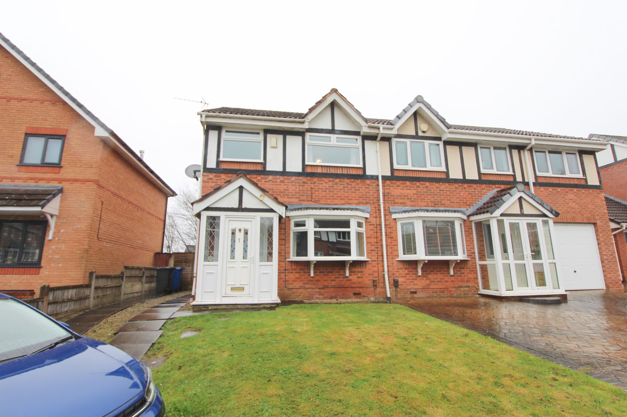 3 bedroom semi-detached house To Let in Wigan - Property photograph.