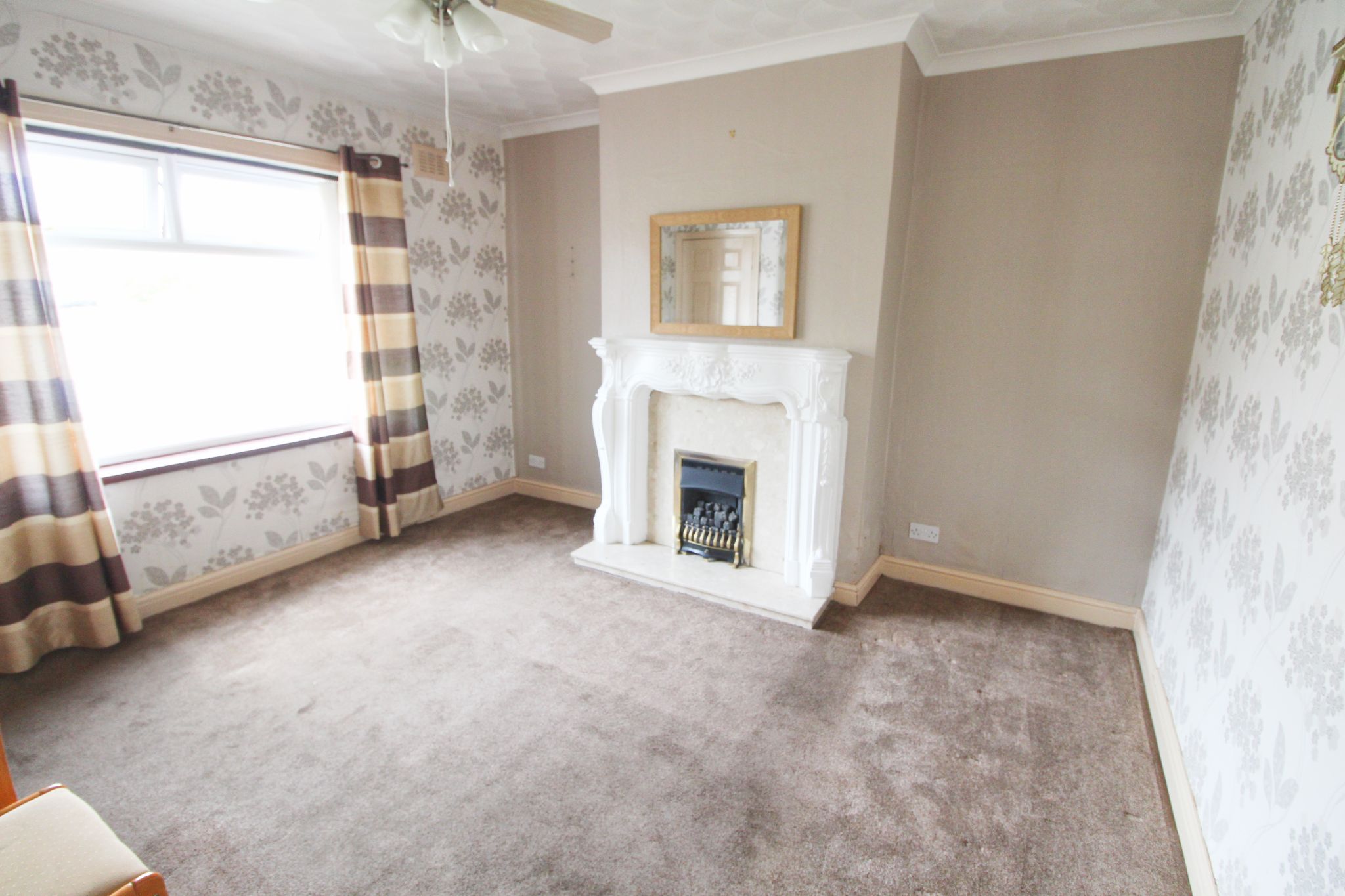 3 bedroom semi-detached house For Sale in Wigan - Property photograph.