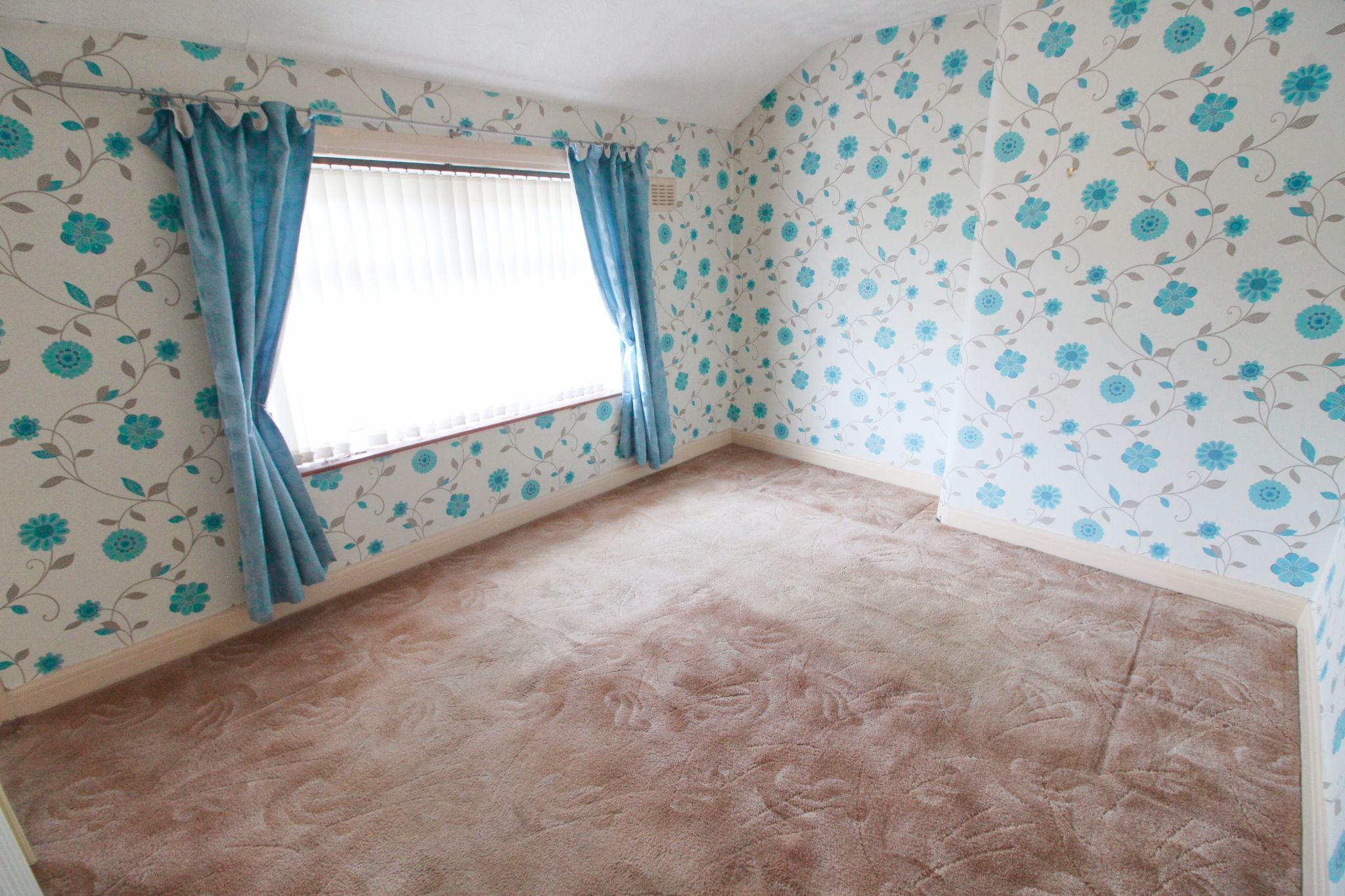 3 bedroom semi-detached house For Sale in Wigan - Photograph 7.