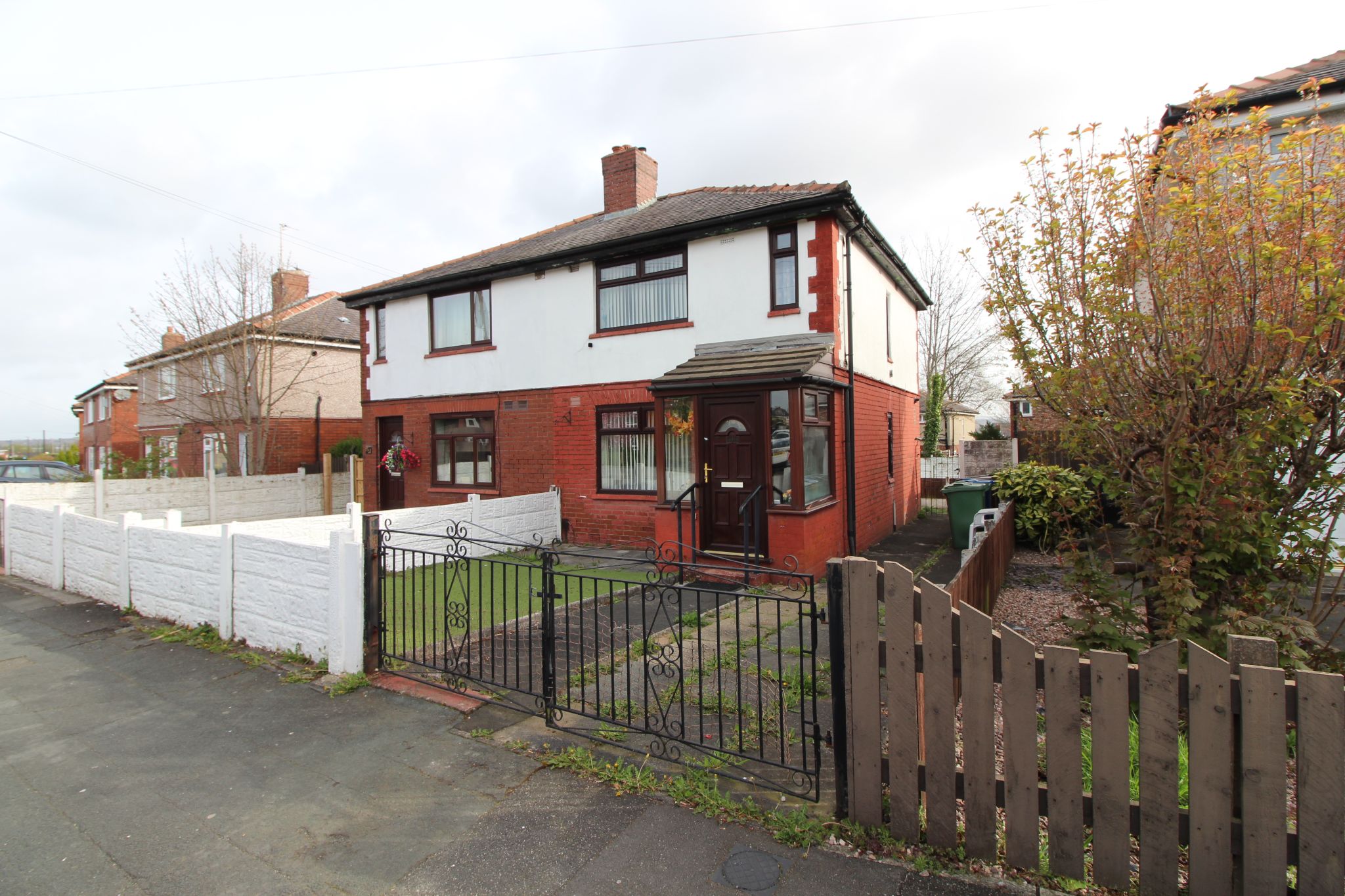 3 bedroom semi-detached house For Sale in Wigan - Property photograph.