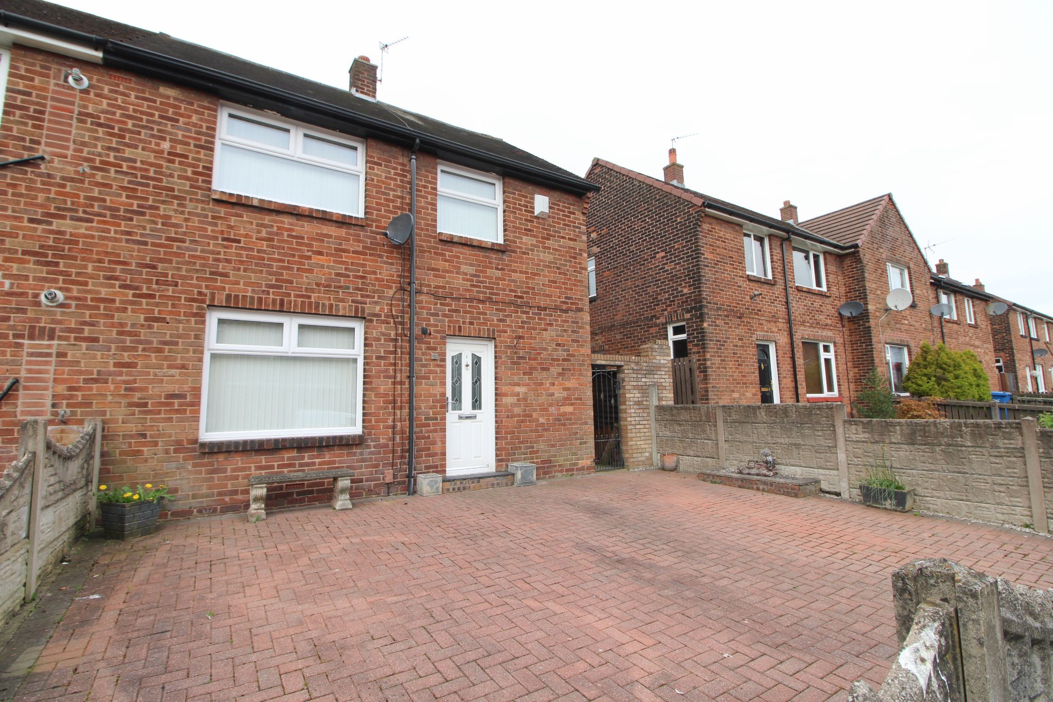 3 bedroom end terraced house For Sale in Wigan - Property photograph.