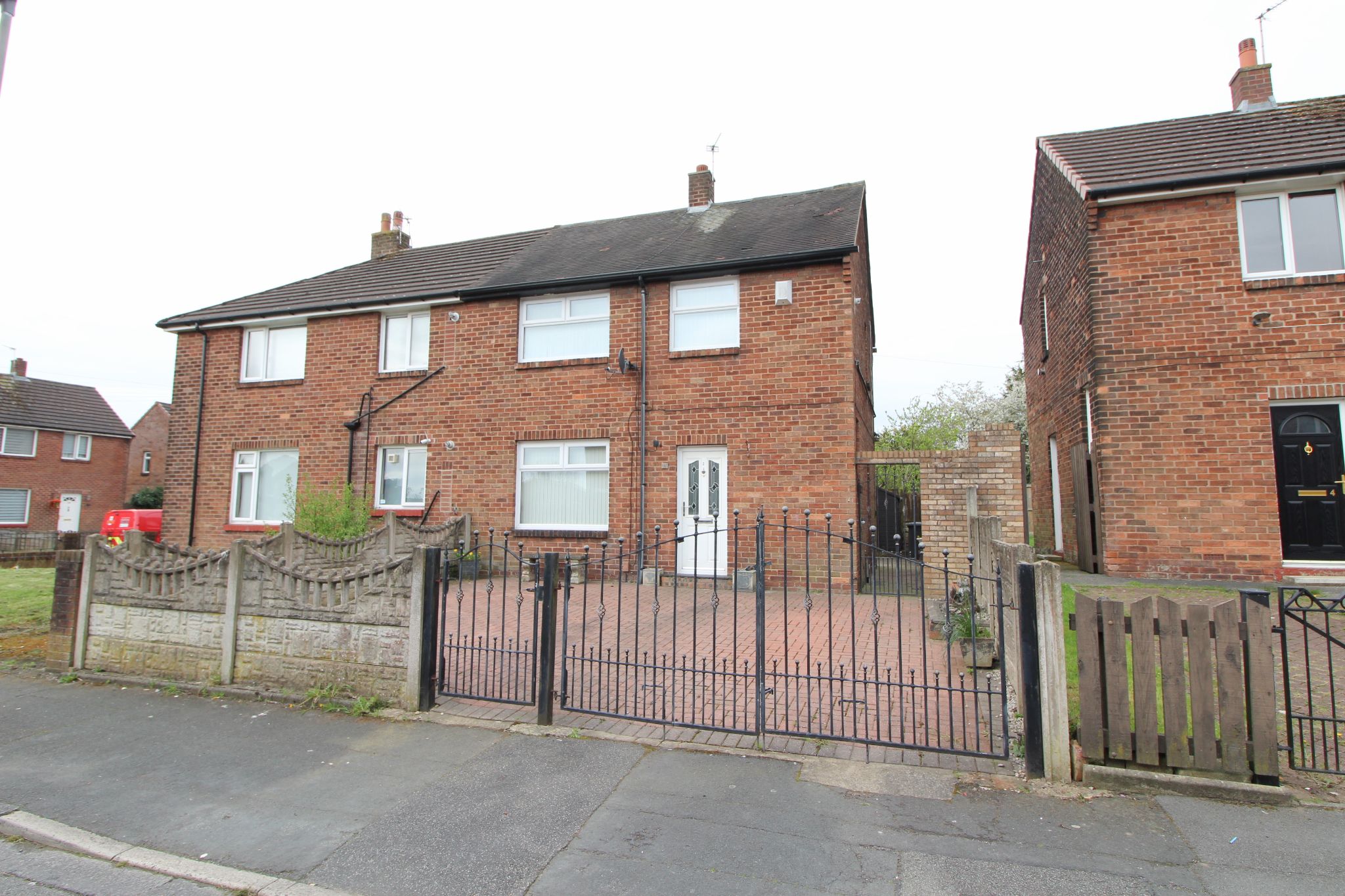 3 bedroom end terraced house For Sale in Wigan - Property photograph.