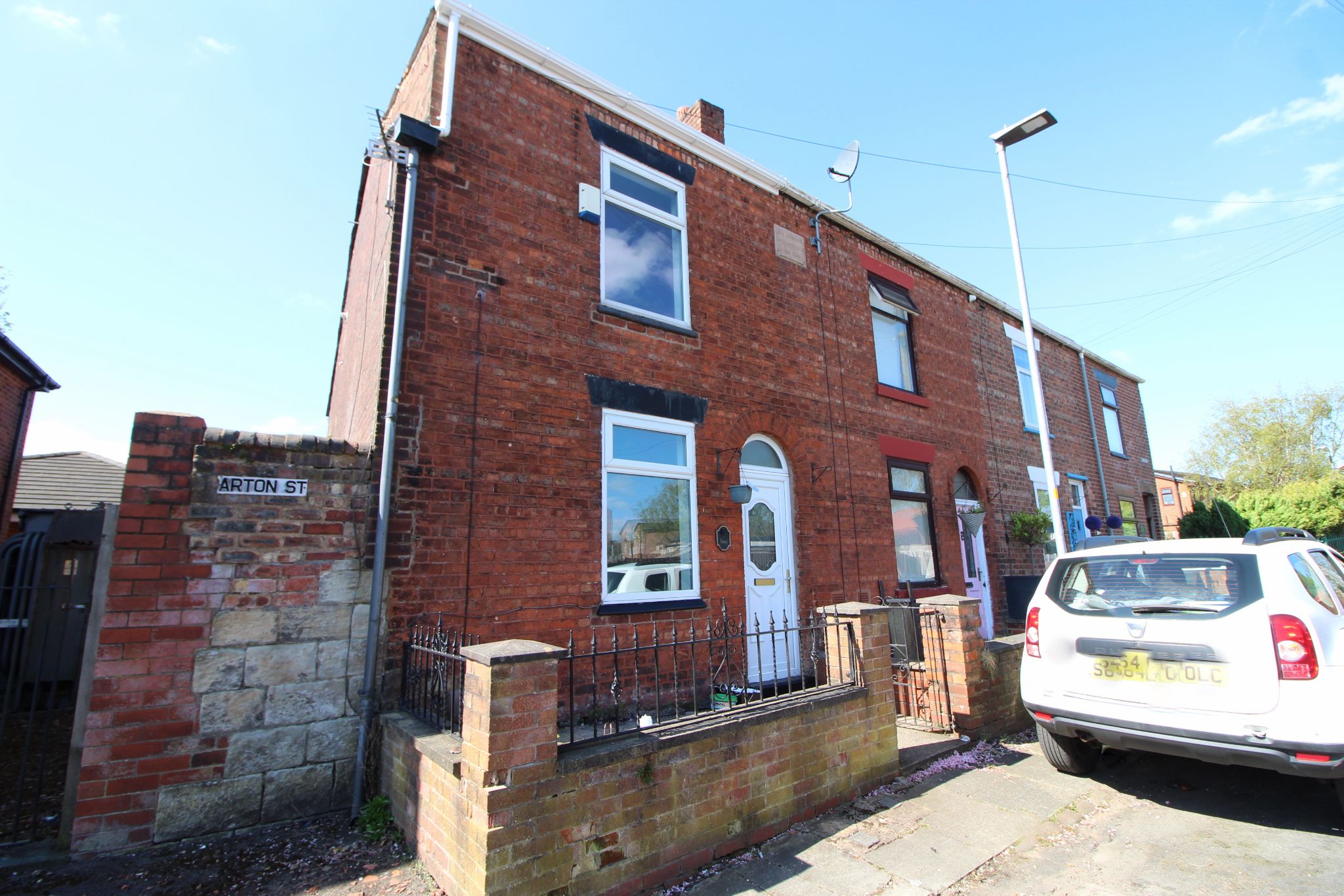 2 bedroom end terraced house To Let in Wigan - Property photograph.