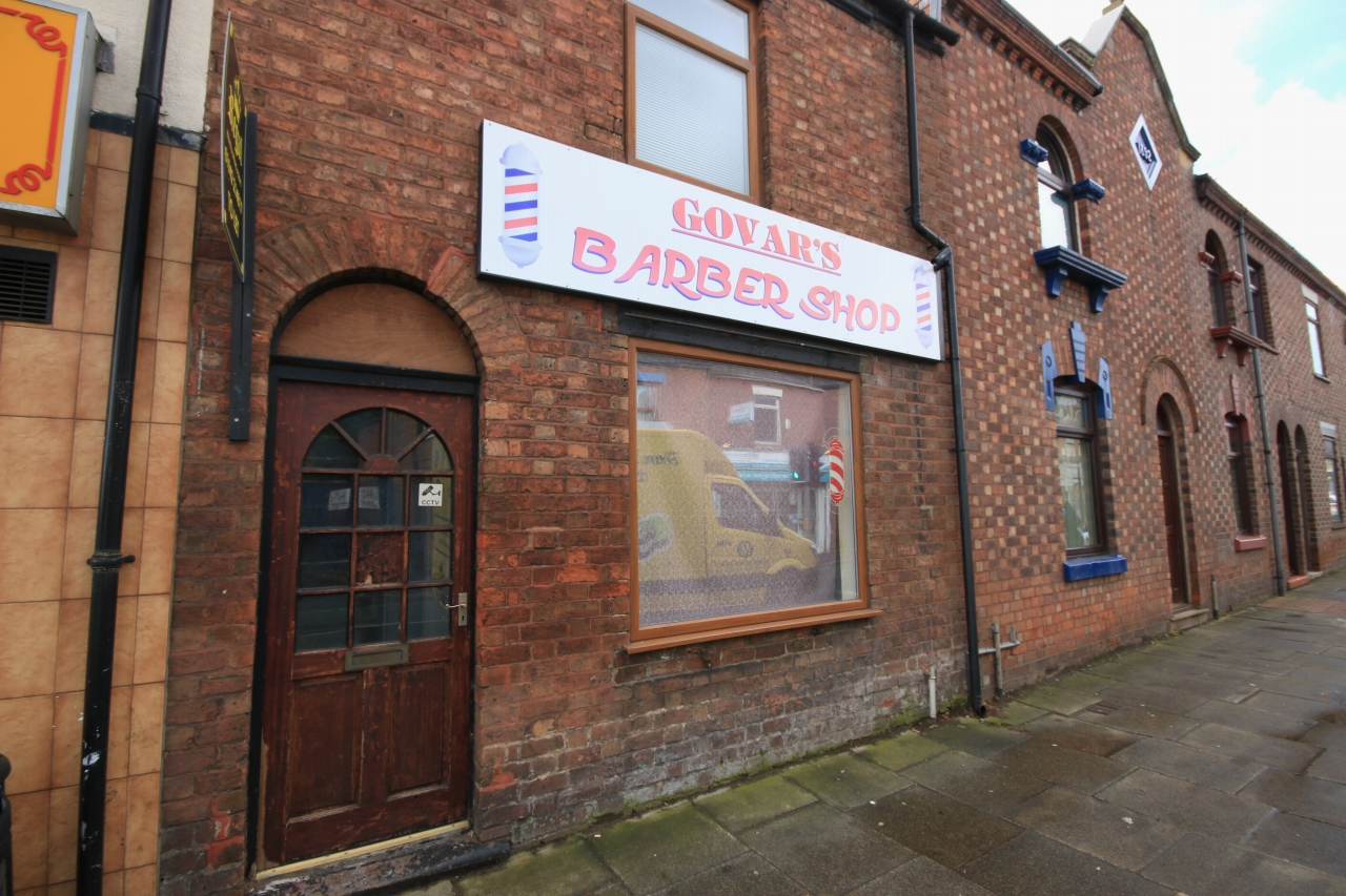 Shop To Rent - Photograph 1