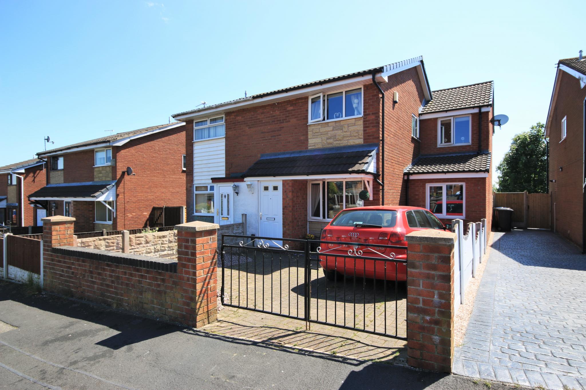 Grange Avenue, orrell, Wigan, WN5 0DF 3 bedroom semidetached house