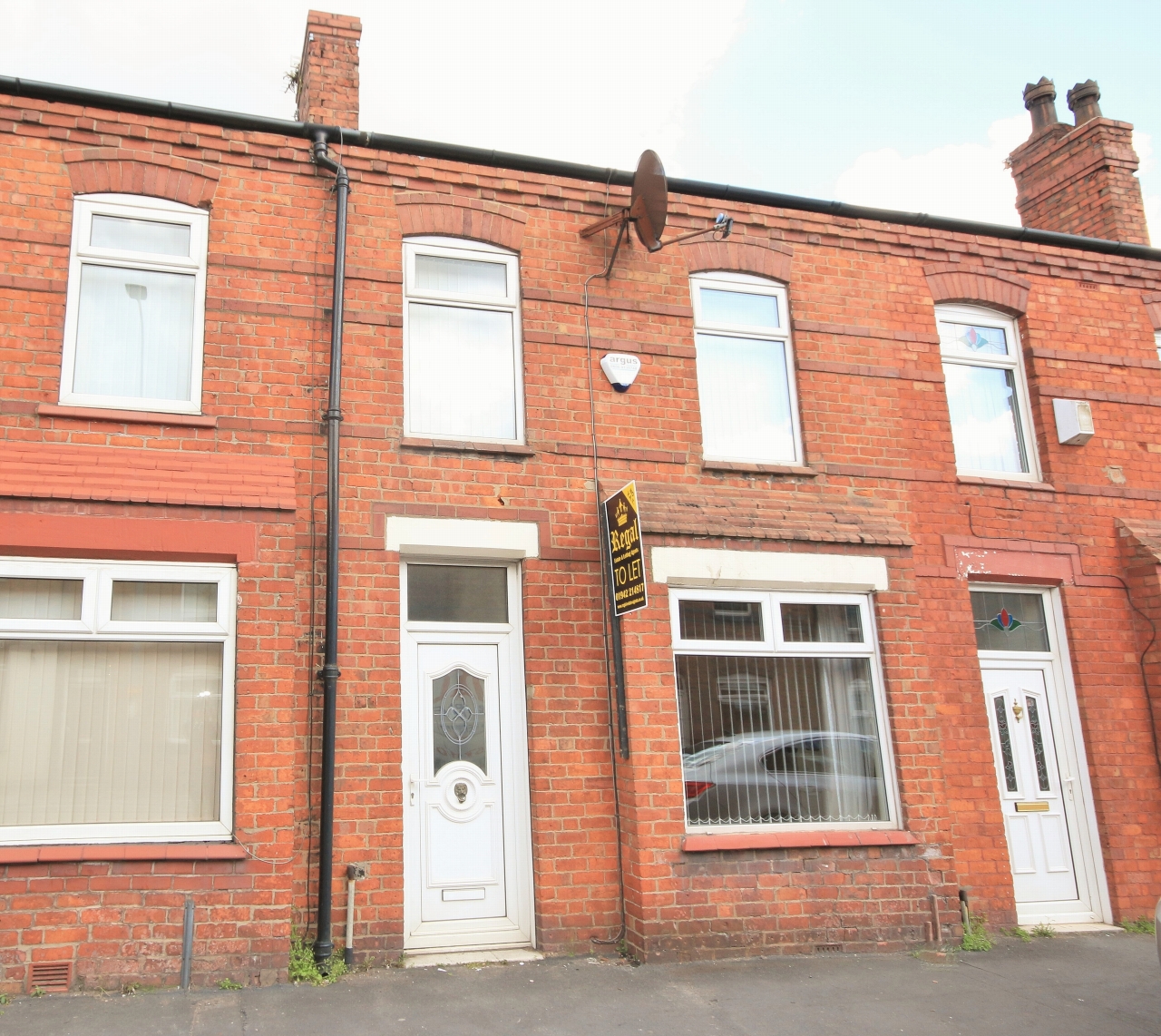 2 Bed Mid Terraced House To Rent - Photograph 1