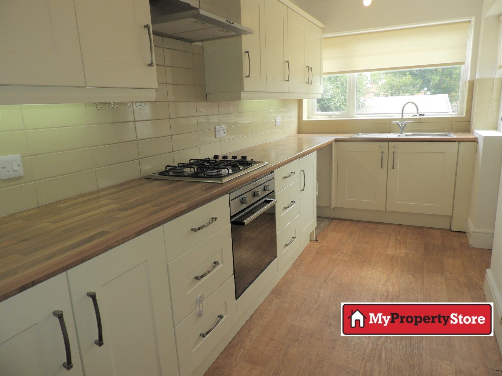 3 bedroom semi-detached house To Let in Doncaster - Photograph 5.