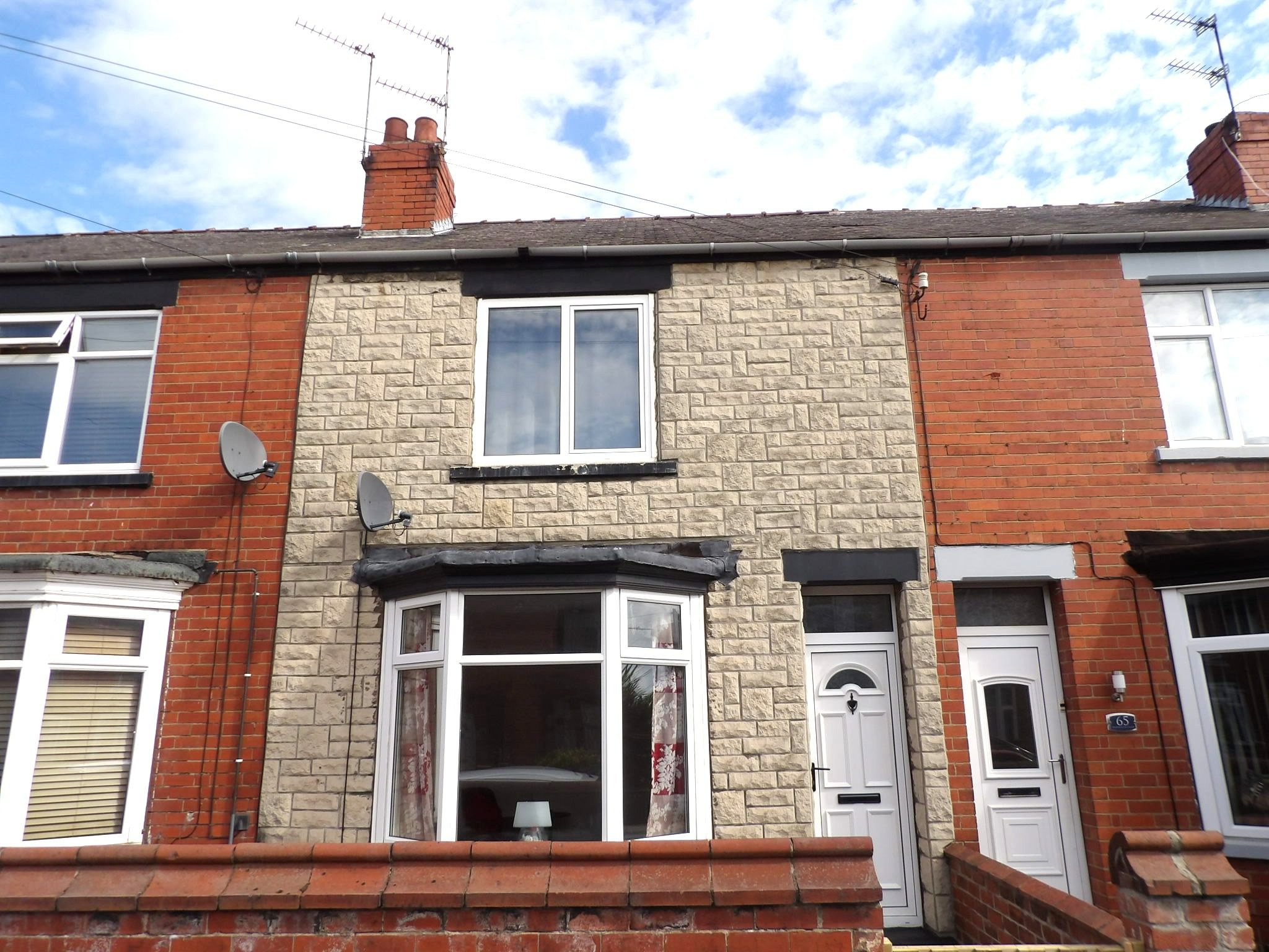2 bedroom mid terraced house Let Agreed in Doncaster - Photograph 1.
