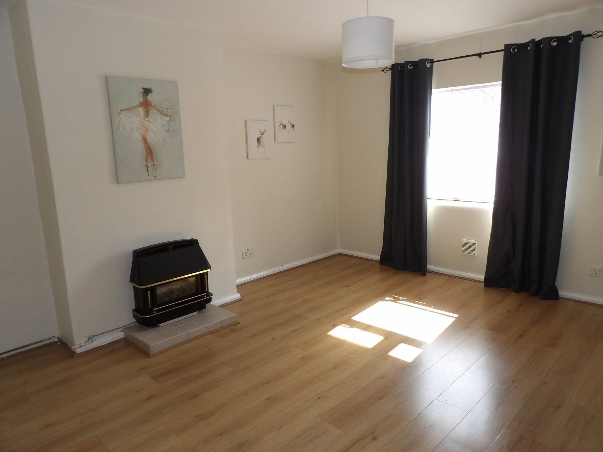 3 bedroom semi-detached house To Let in Doncaster - Property photograph.