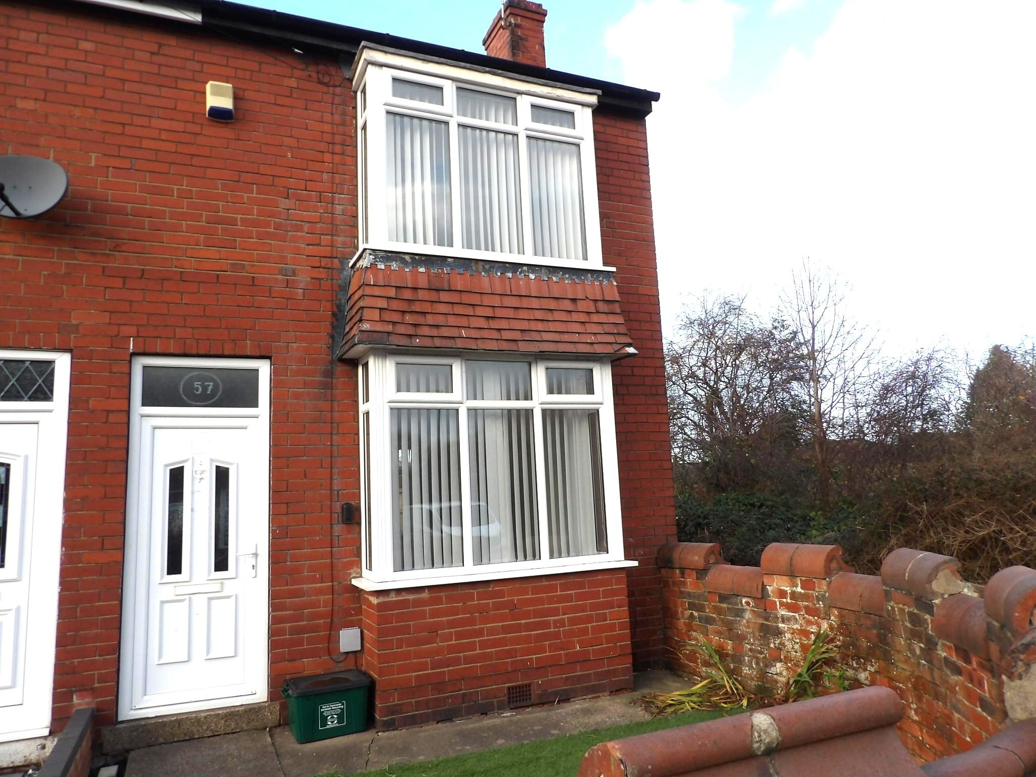 2 bedroom end terraced house To Let in Doncaster - Photograph 1.