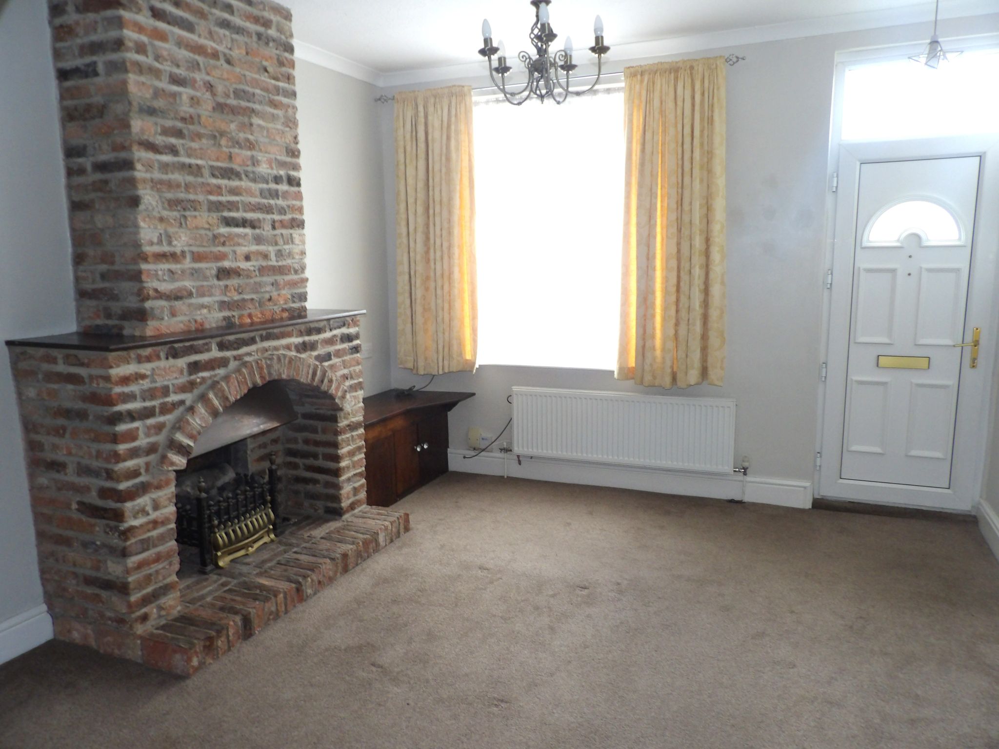2 bedroom mid terraced house To Let in Doncaster - Property photograph.