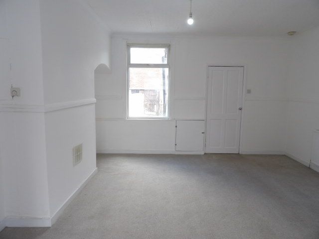 2 bedroom mid terraced house To Let in Doncaster - Property photograph.