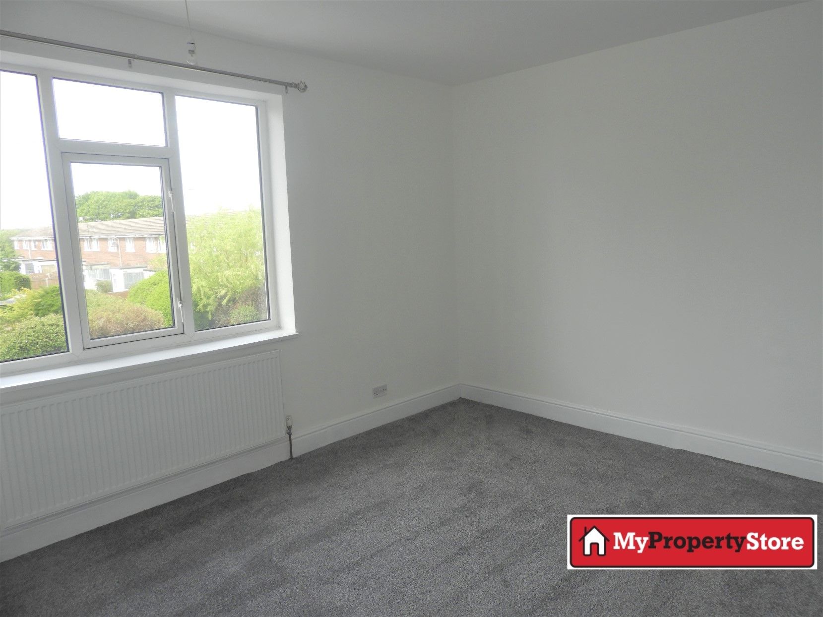 3 bedroom mid terraced house Let Agreed in Doncaster - Photograph 8.
