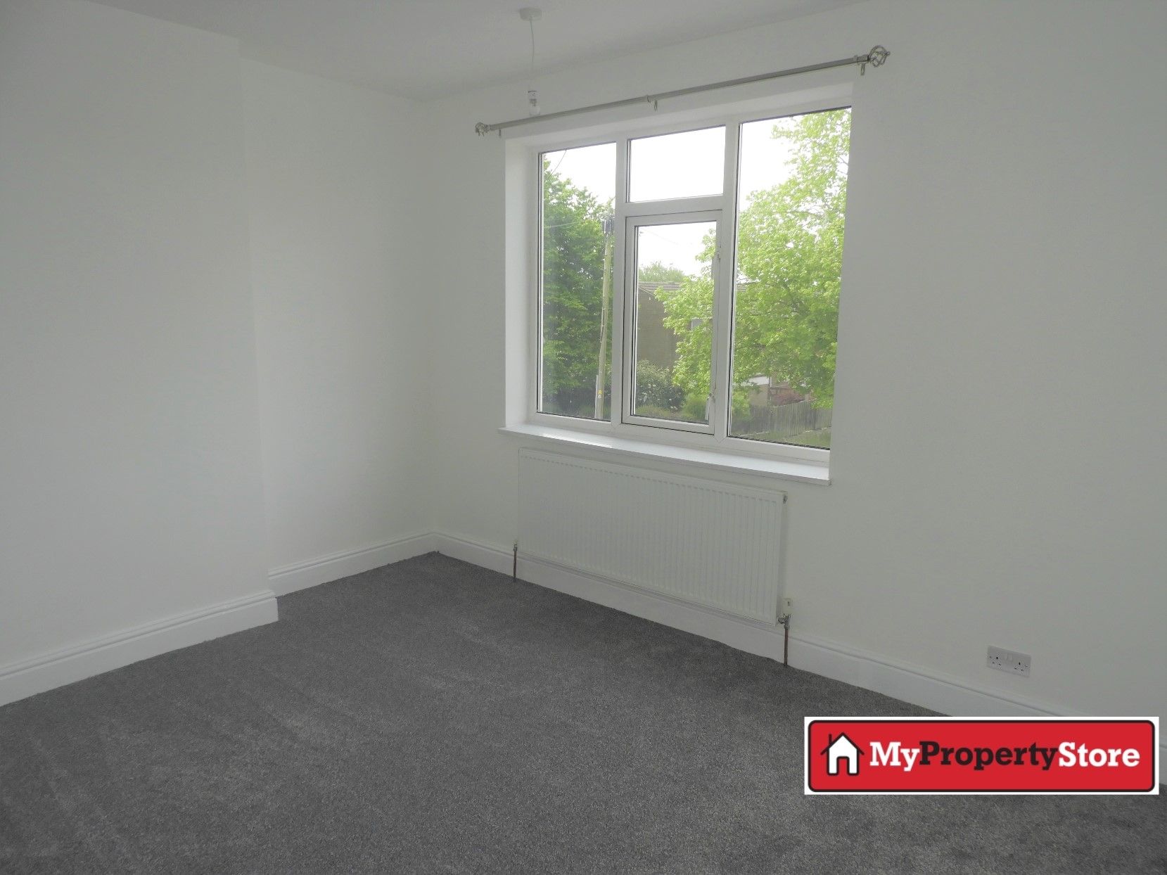 3 bedroom mid terraced house Let Agreed in Doncaster - Photograph 9.