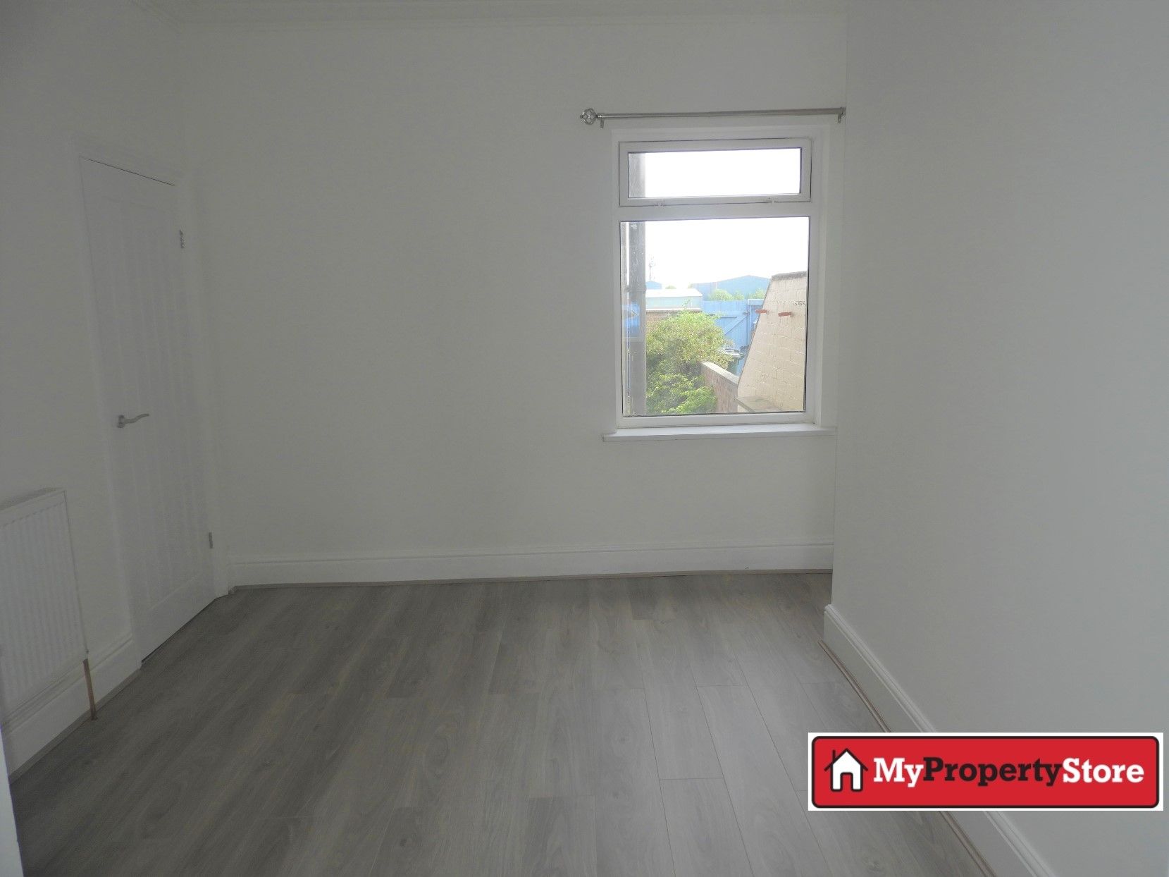 3 bedroom mid terraced house Let Agreed in Doncaster - Photograph 4.