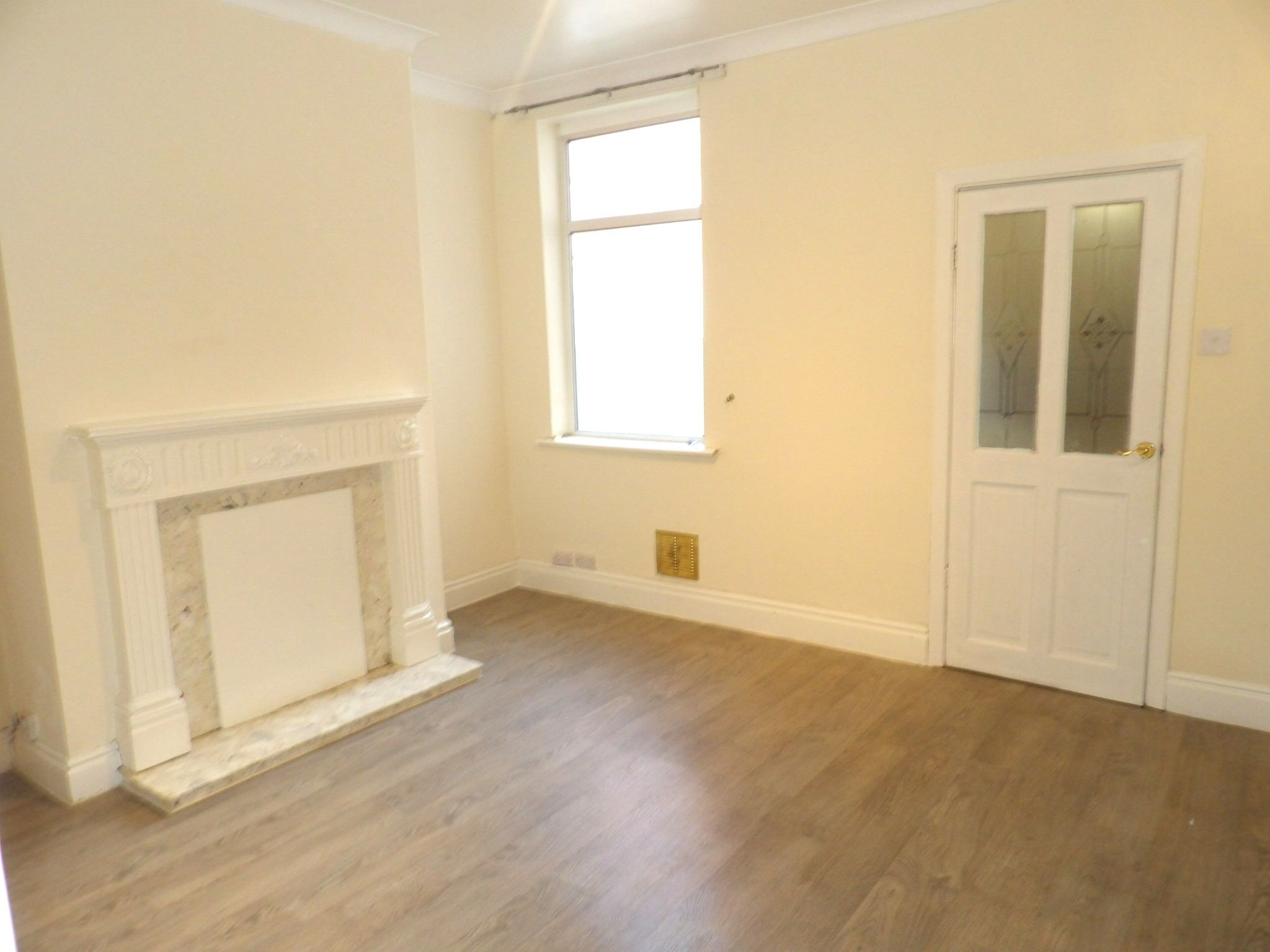 3 bedroom mid terraced house To Let in Doncaster - Property photograph.
