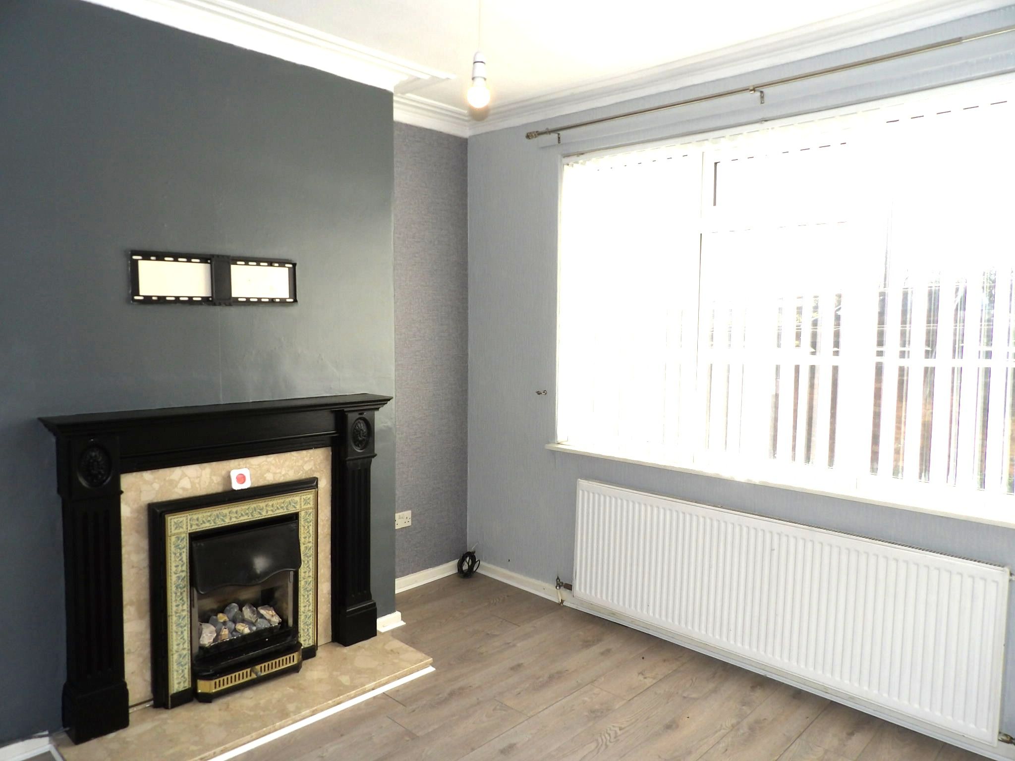 2 bedroom mid terraced house To Let in Doncaster - Property photograph.