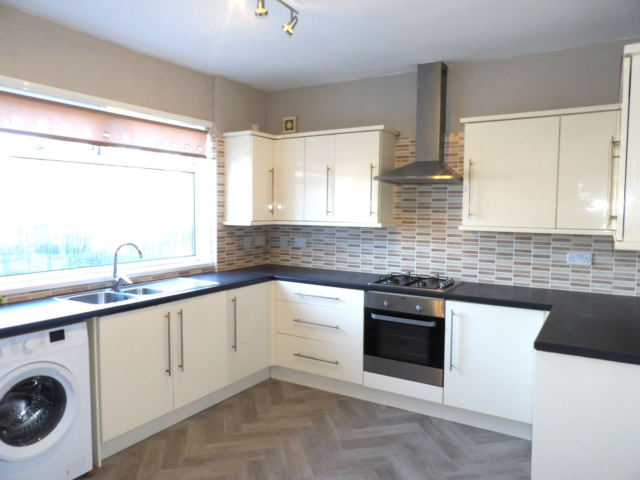 2 bedroom mid terraced house To Let in Doncaster - Property photograph.
