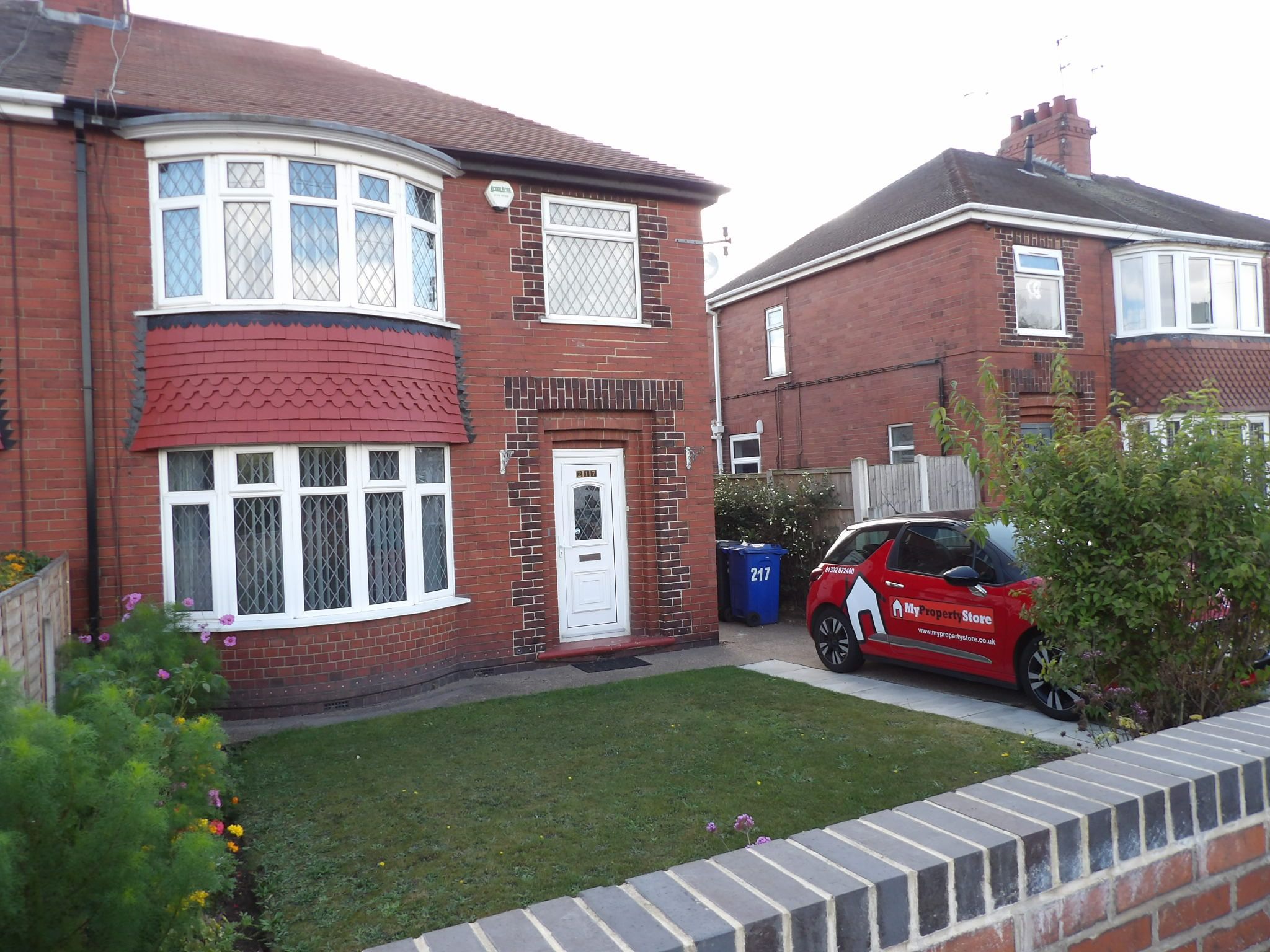 3 bedroom semi-detached house Let Agreed in Doncaster - Photograph 1.