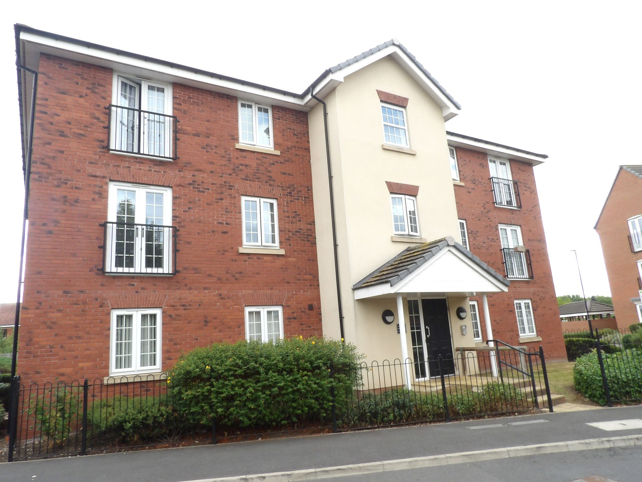 1 bedroom ground floor flat/apartment To Let in Doncaster - Property photograph.