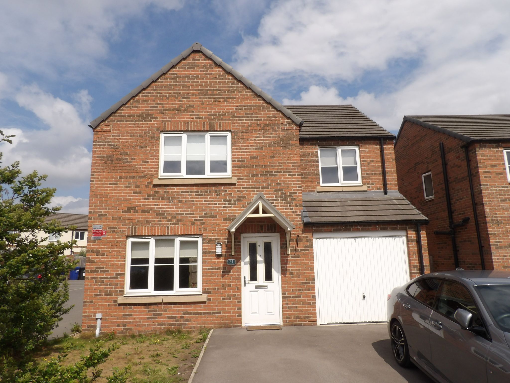 4 bedroom detached house To Let in Doncaster - Photograph 1.