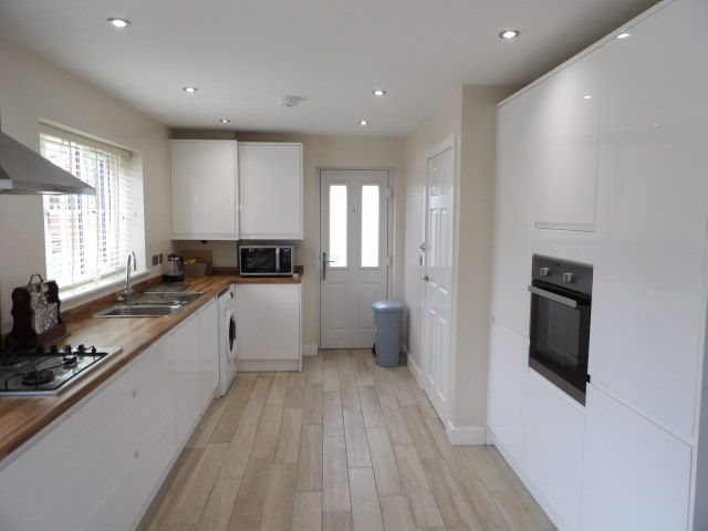 3 bedroom semi-detached house To Let in Doncaster - Property photograph.