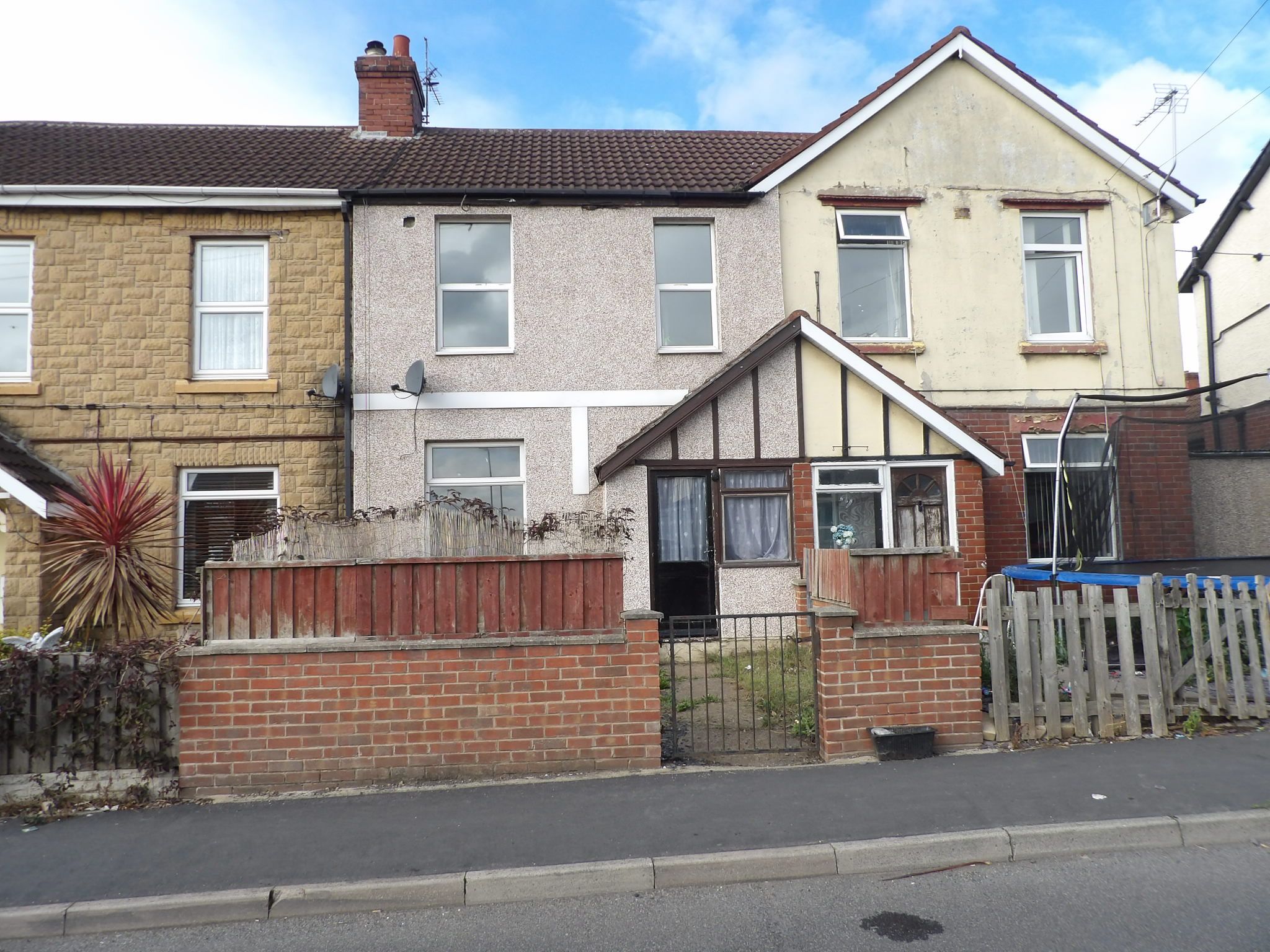 2 bedroom mid terraced house To Let in Doncaster - Photograph 1.