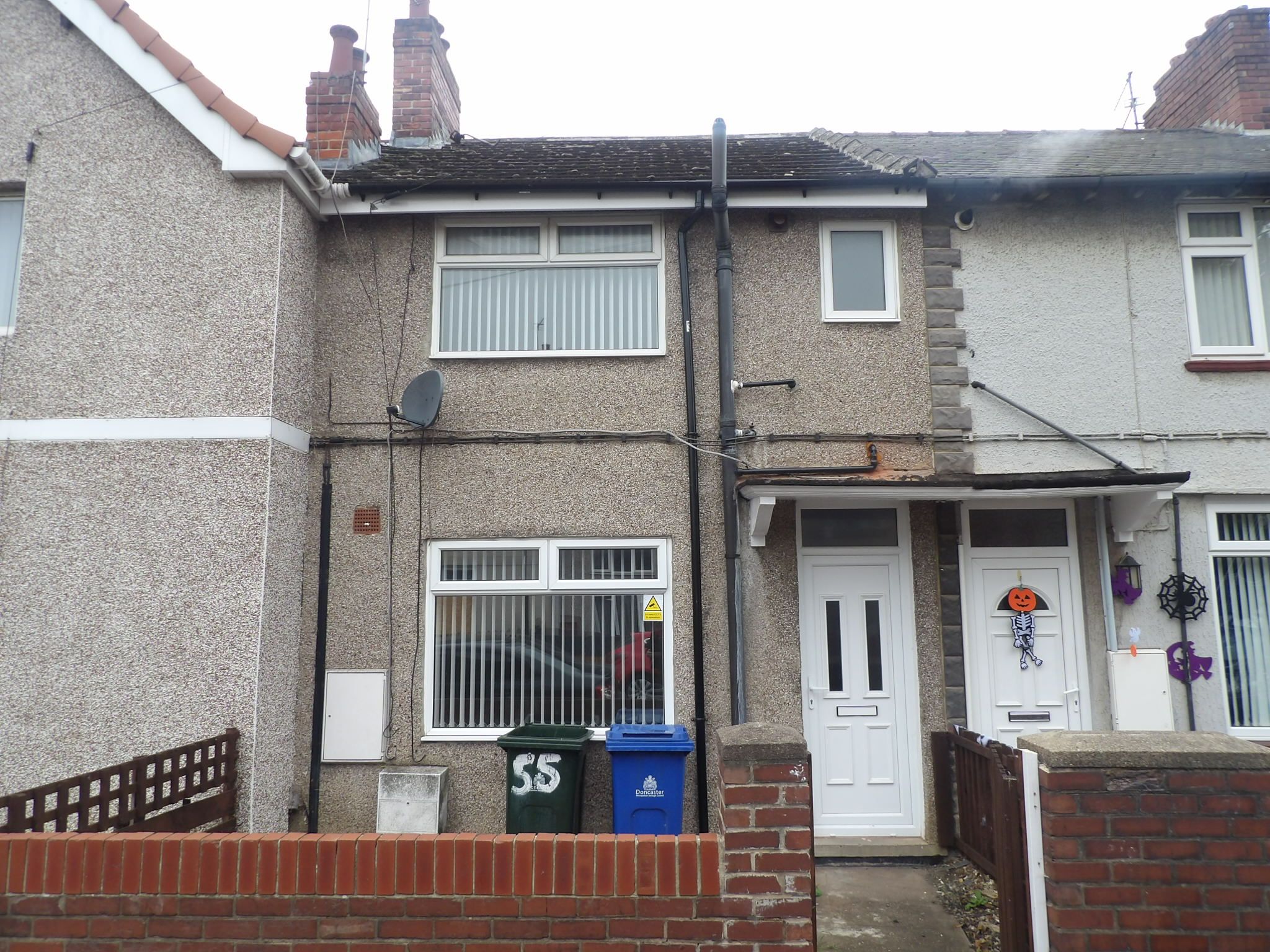 3 bedroom mid terraced house To Let in Doncaster - Photograph 1.