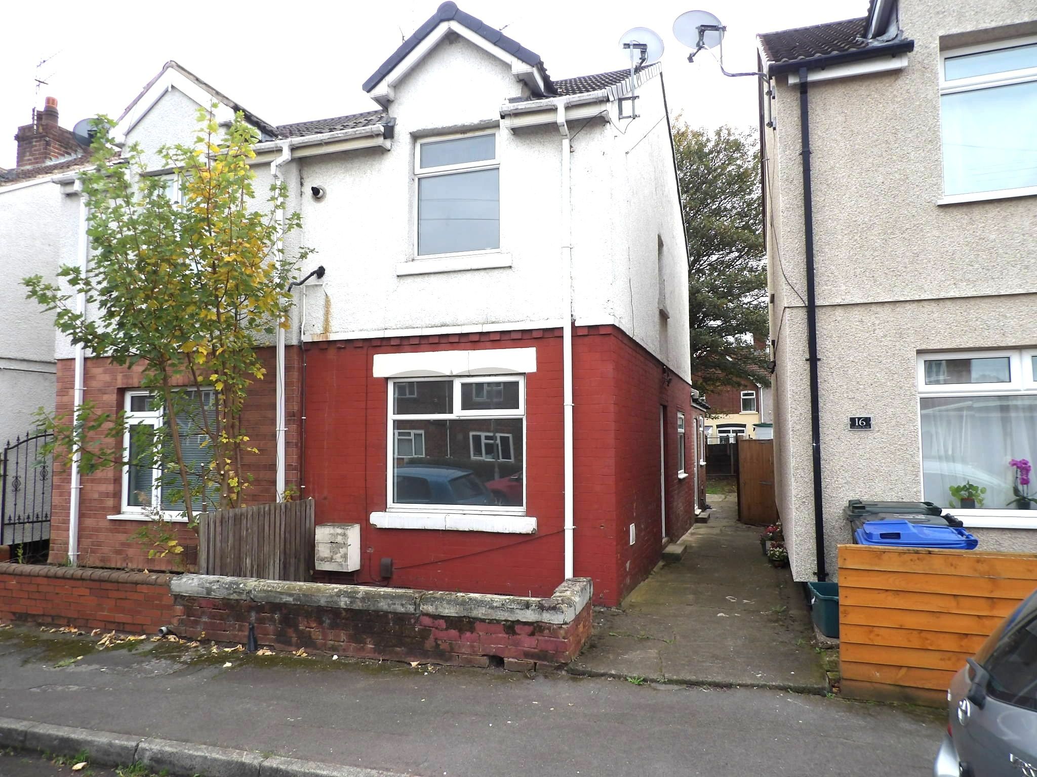 2 bedroom semi-detached house To Let in Doncaster - Photograph 1.