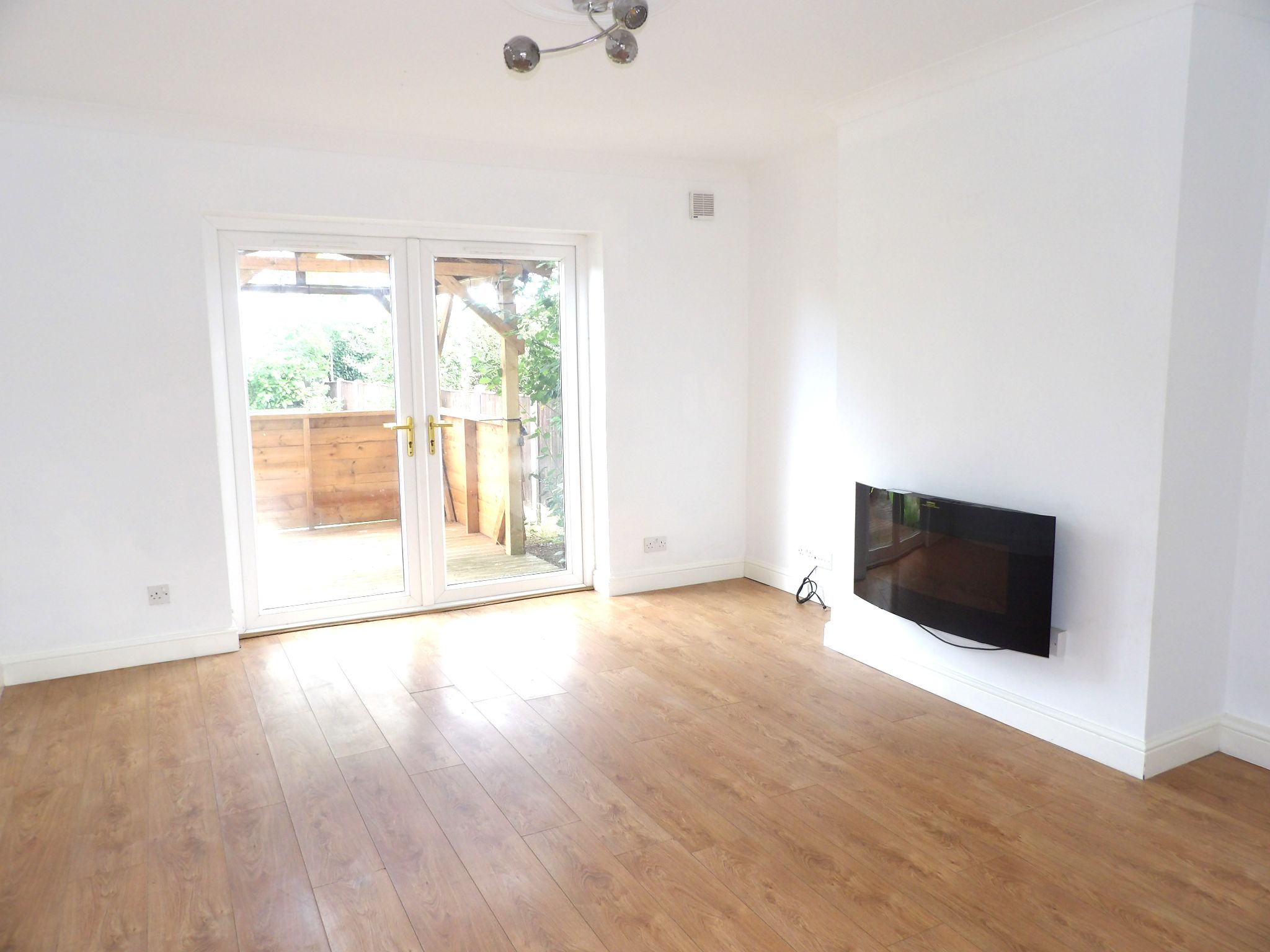 3 bedroom semi-detached house To Let in Doncaster - Property photograph.