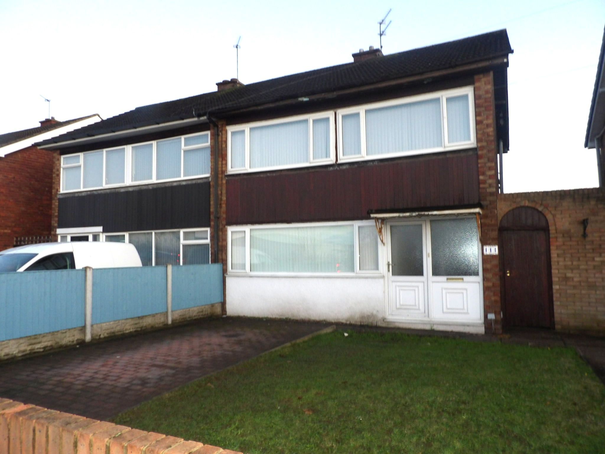 3 bedroom semi-detached house To Let in Doncaster - Photograph 1.