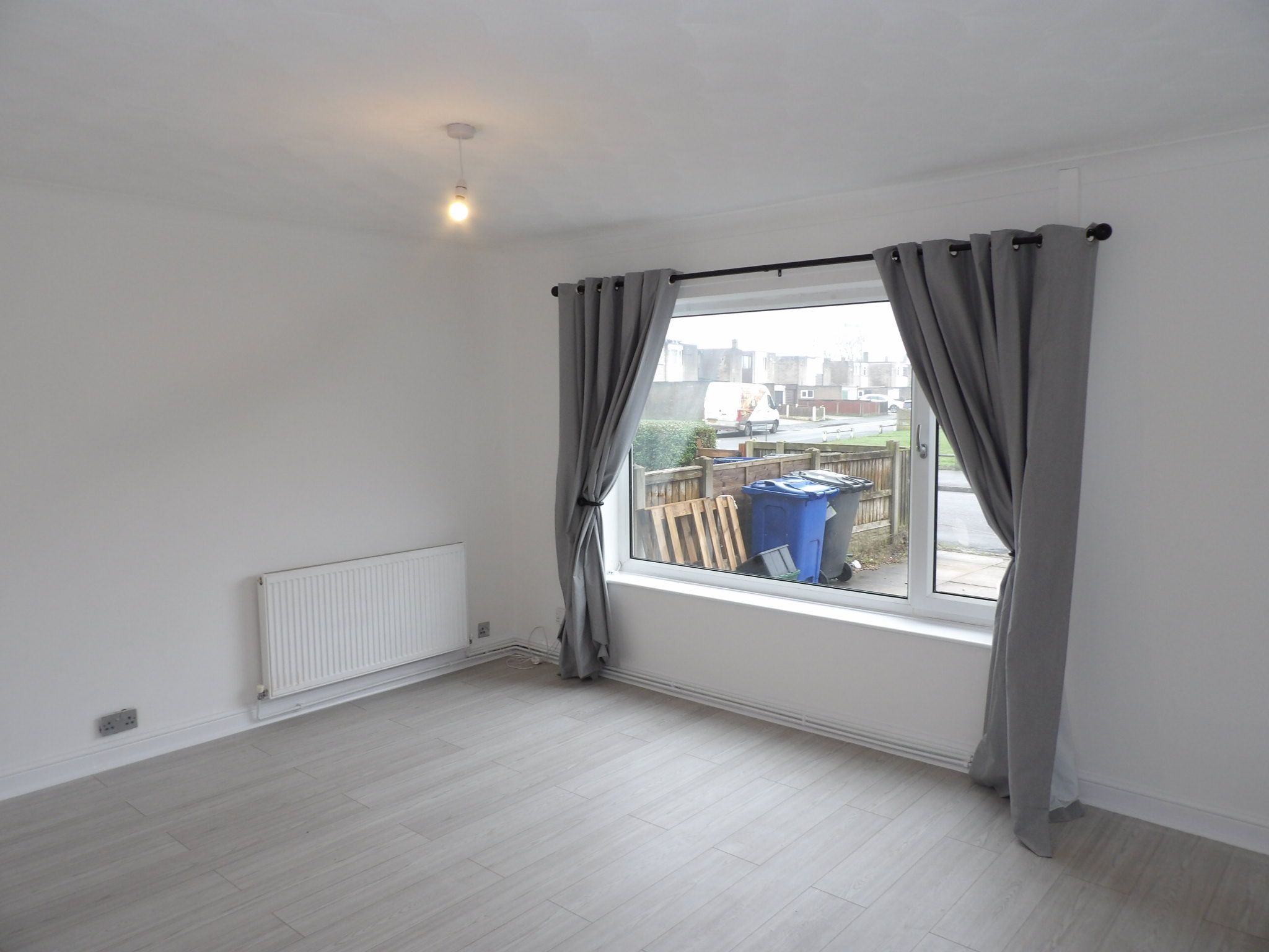 3 bedroom mid terraced house To Let in Doncaster - Property photograph.