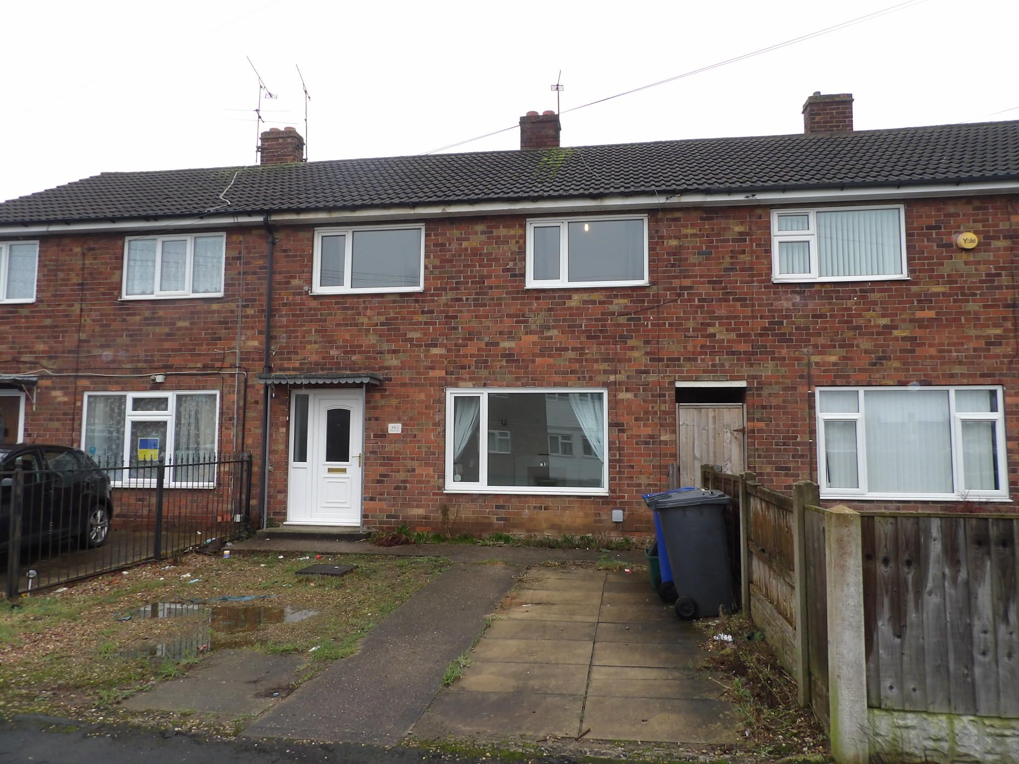3 bedroom mid terraced house To Let in Doncaster - Property photograph.