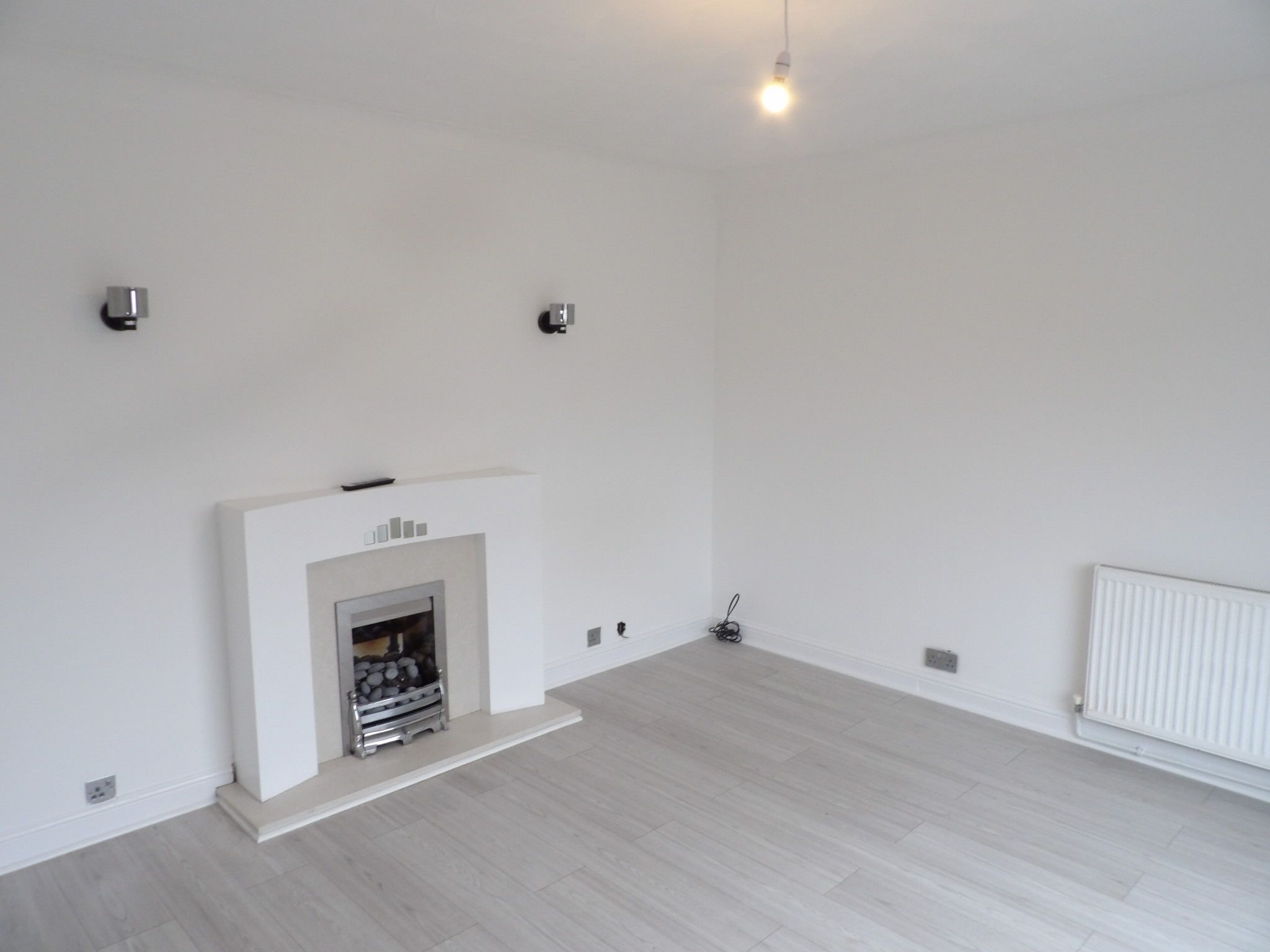 3 bedroom mid terraced house To Let in Doncaster - Property photograph.