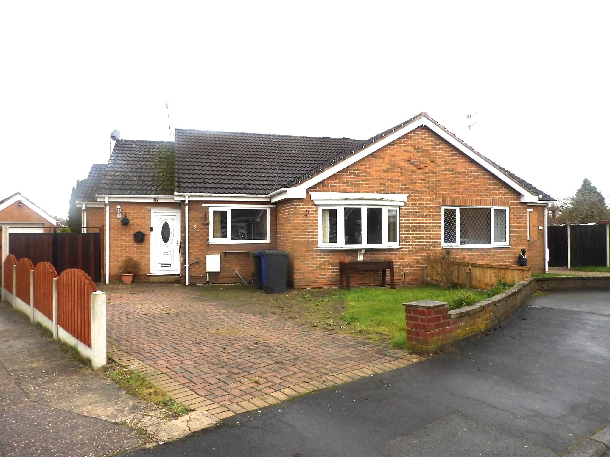 2 bedroom semi-detached bungalow To Let in Doncaster - Property photograph.