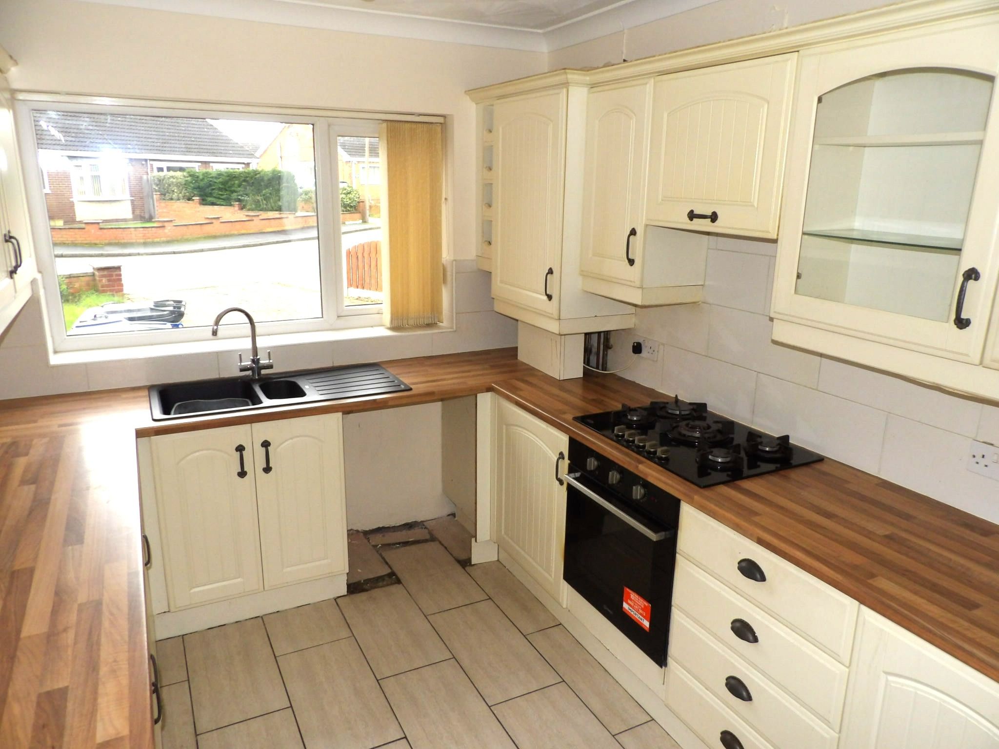 2 bedroom semi-detached bungalow To Let in Doncaster - Property photograph.