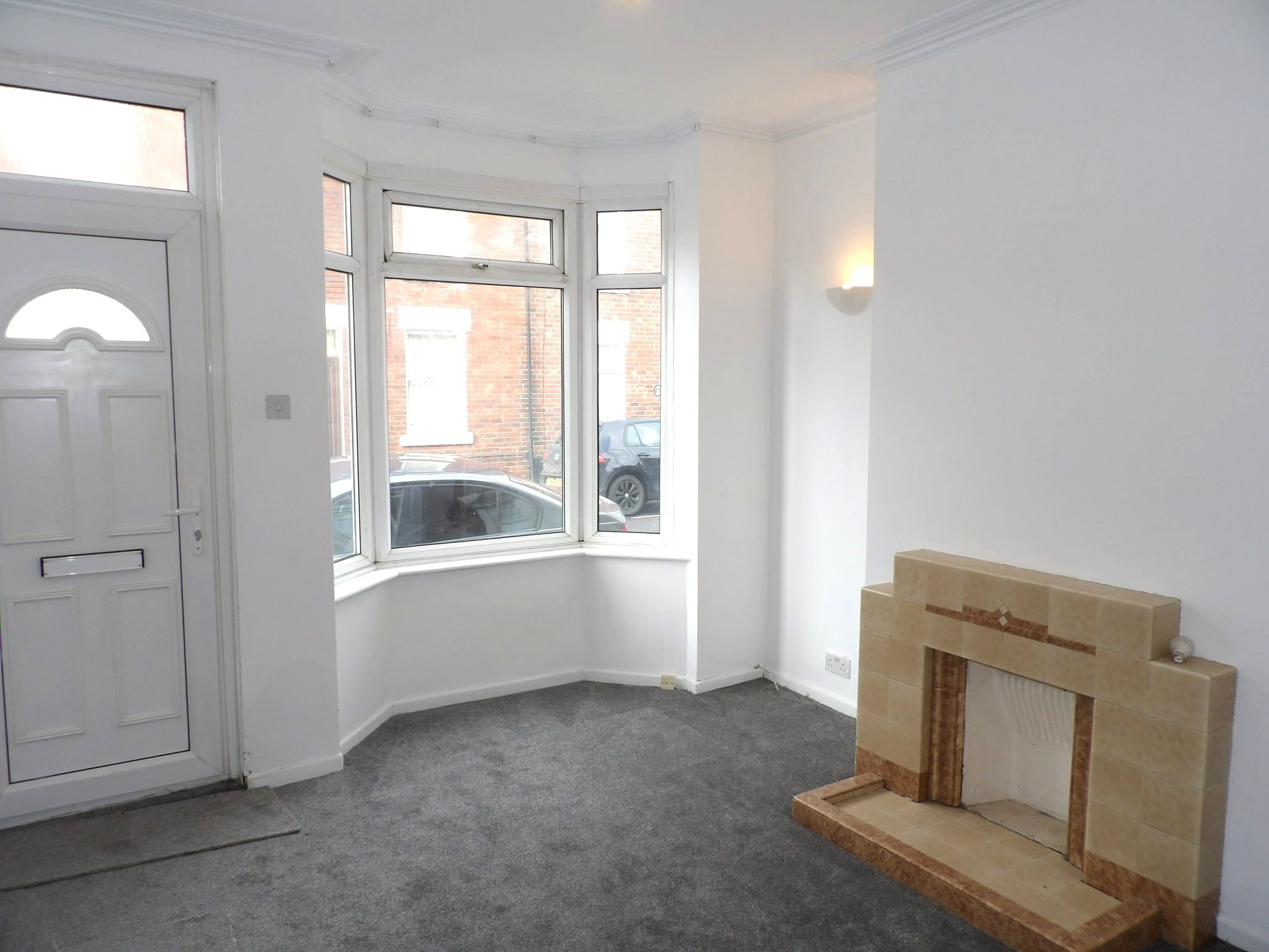 2 bedroom mid terraced house To Let in Doncaster - Property photograph.