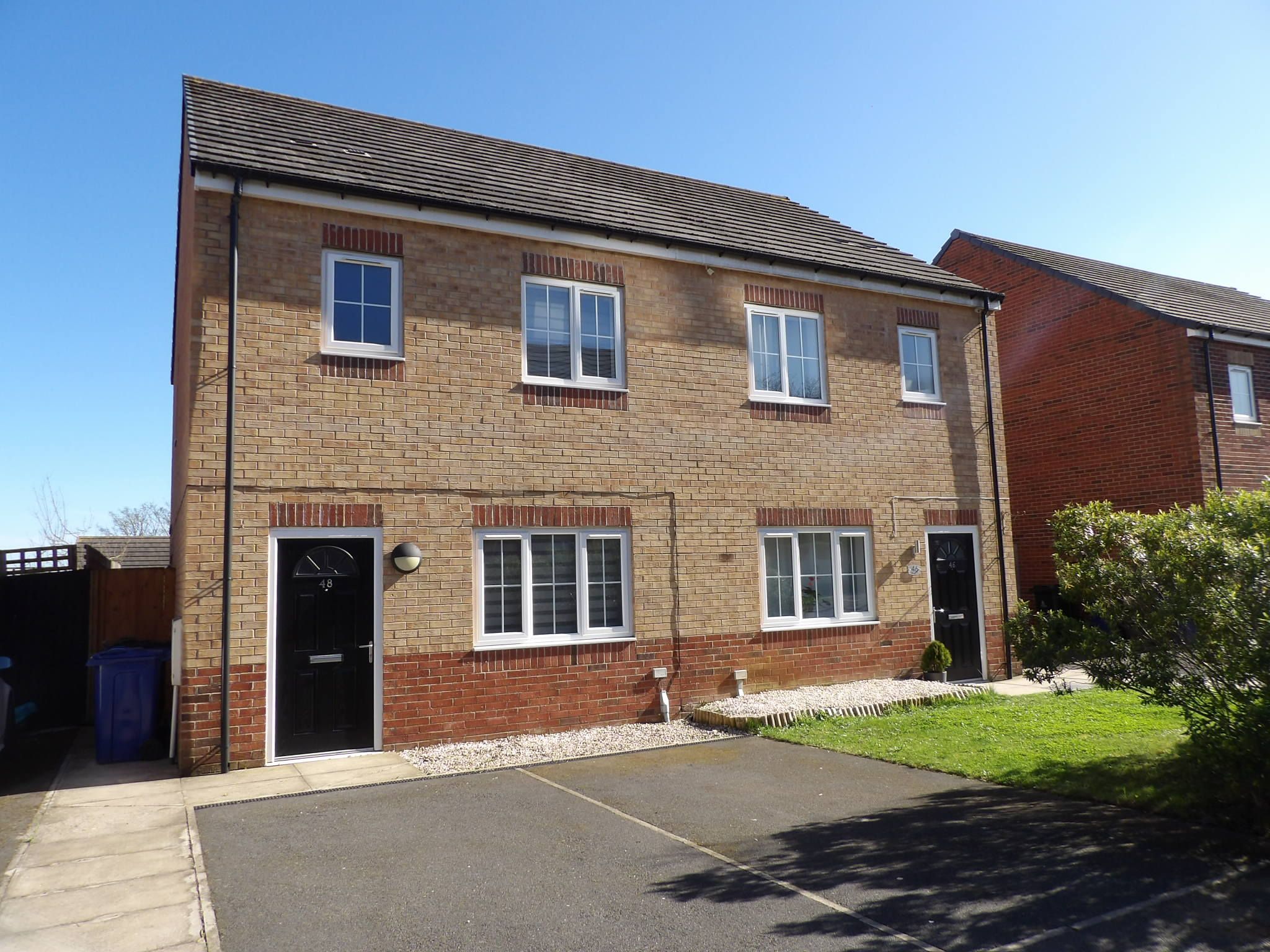 3 bedroom semi-detached house To Let in Doncaster - Photograph 1.