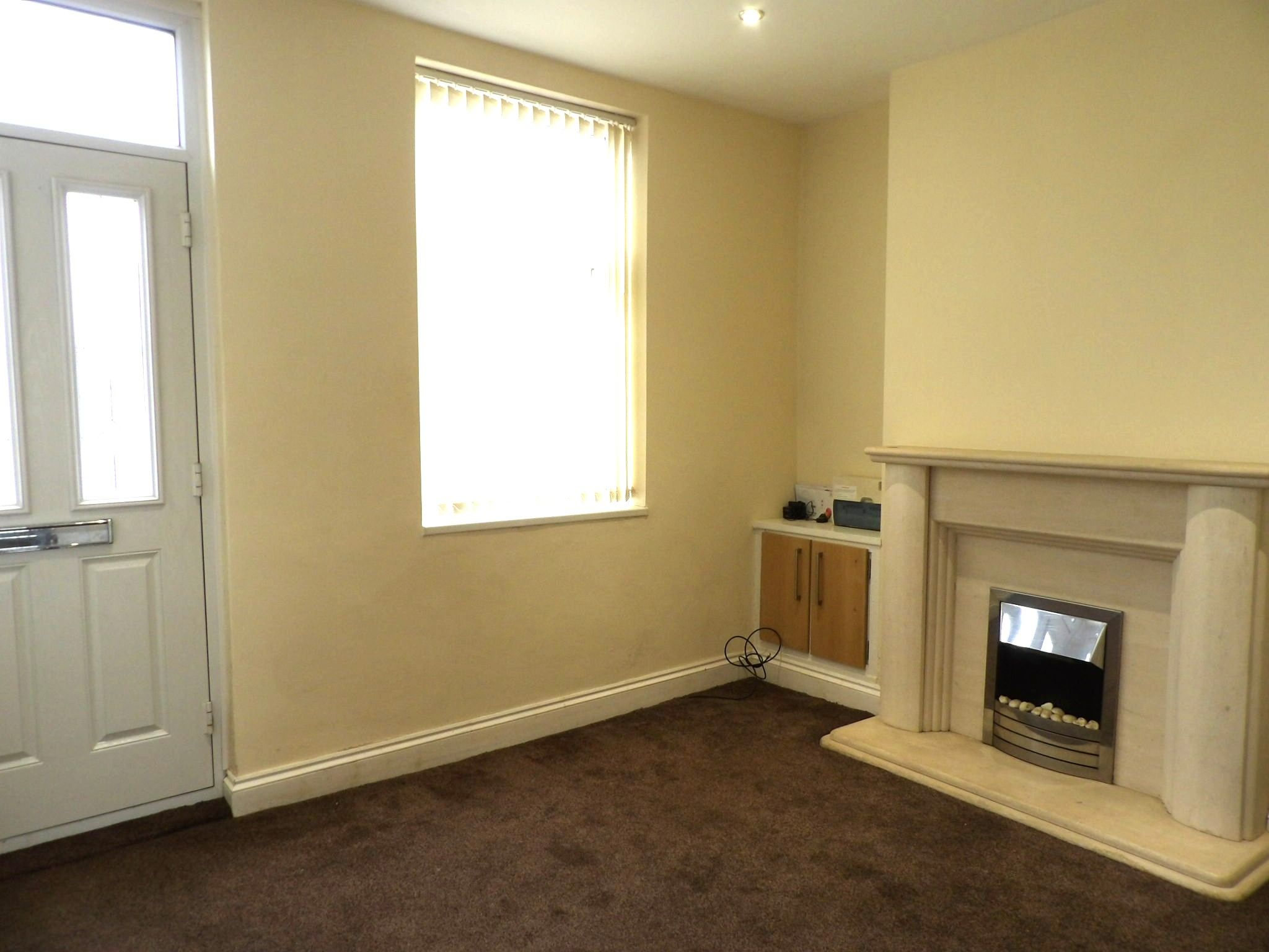 2 bedroom end terraced house To Let in Doncaster - Property photograph.