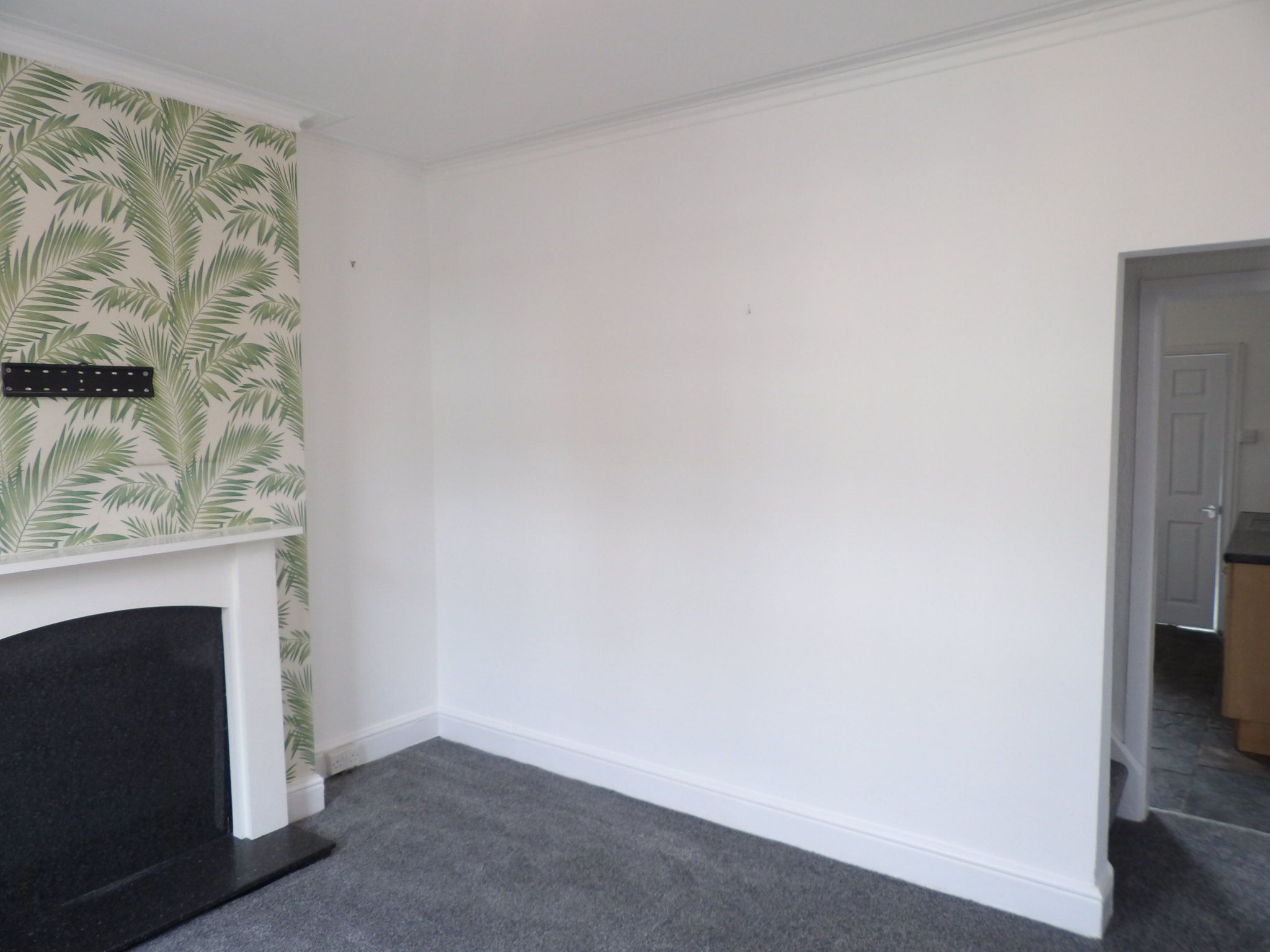 2 bedroom mid terraced house To Let in Doncaster - Property photograph.