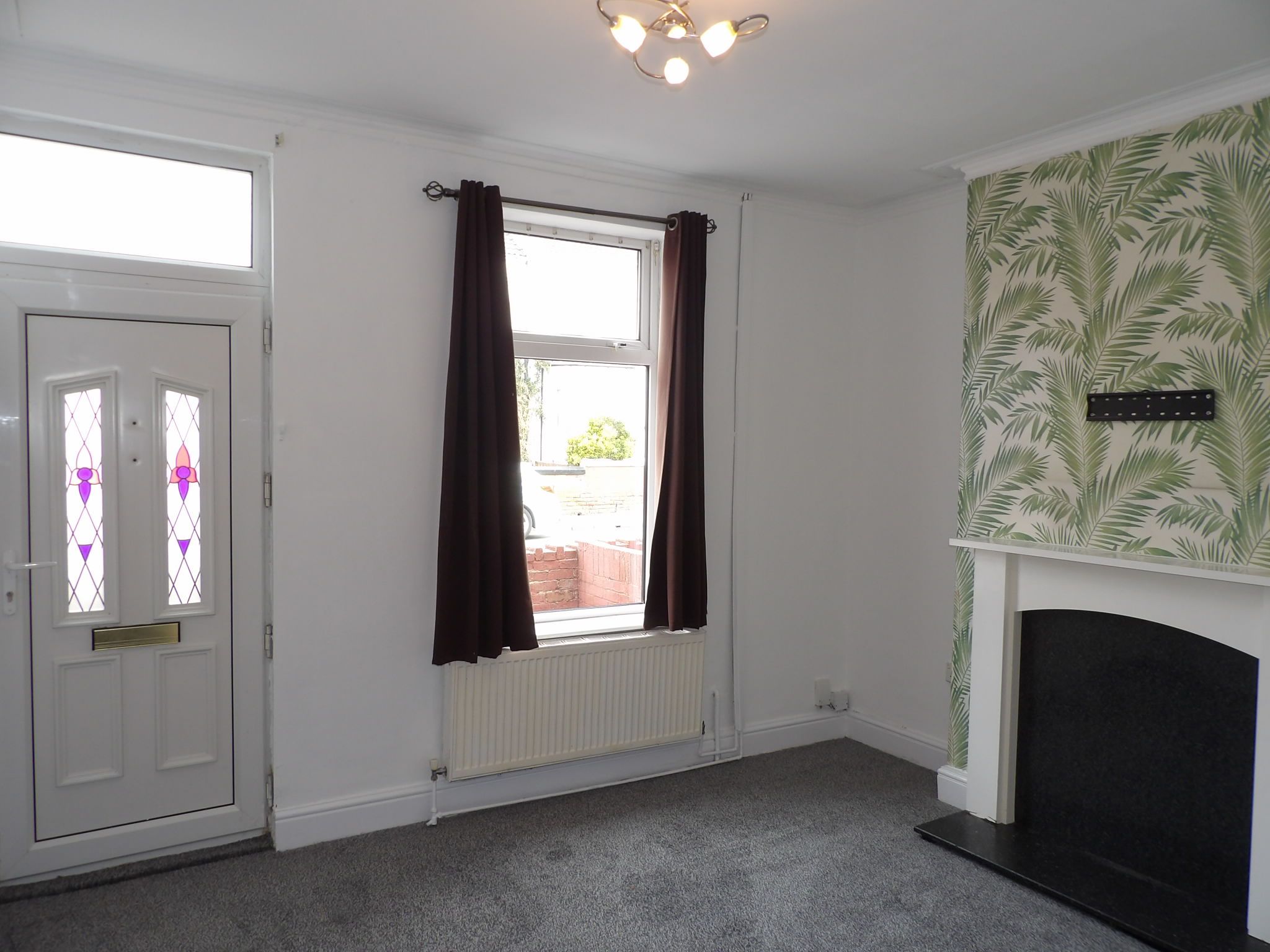 2 bedroom mid terraced house To Let in Doncaster - Property photograph.