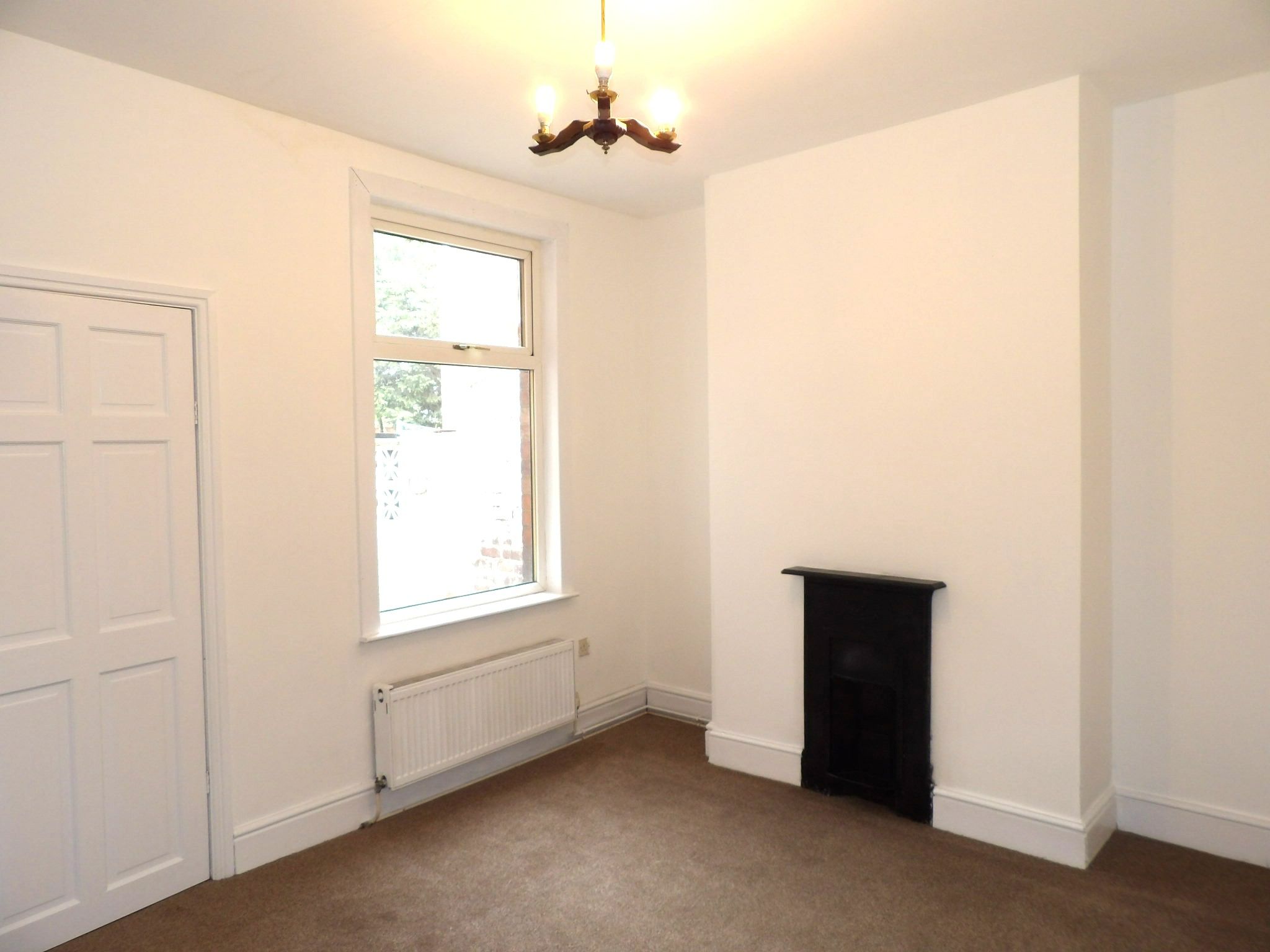 2 bedroom mid terraced house To Let in Doncaster - Property photograph.