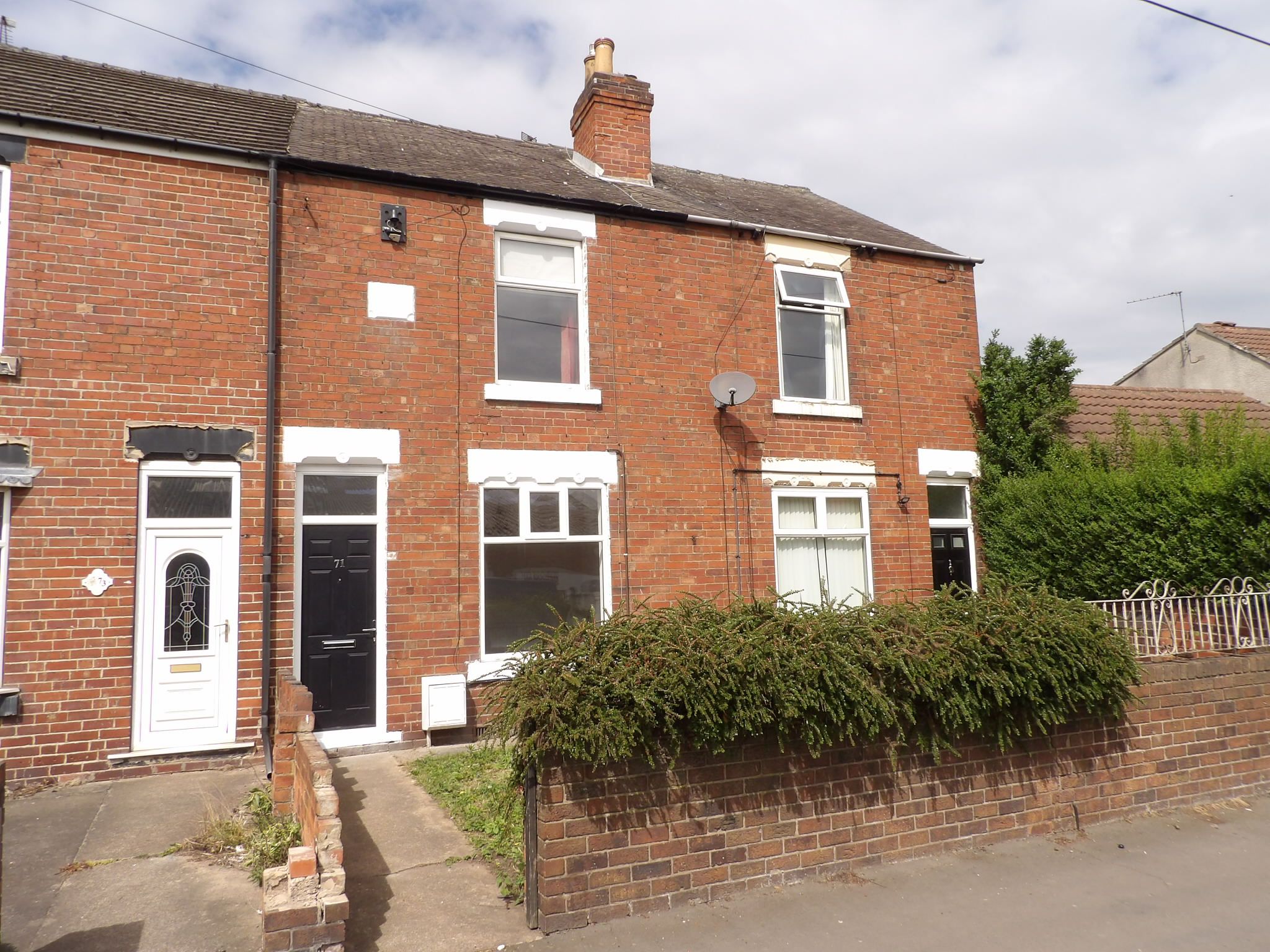 2 bedroom mid terraced house To Let in Doncaster - Property photograph.