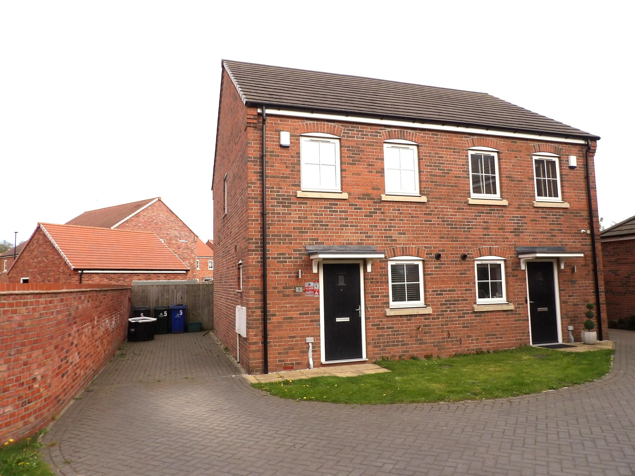 2 bedroom semi-detached house To Let in Doncaster - Property photograph.