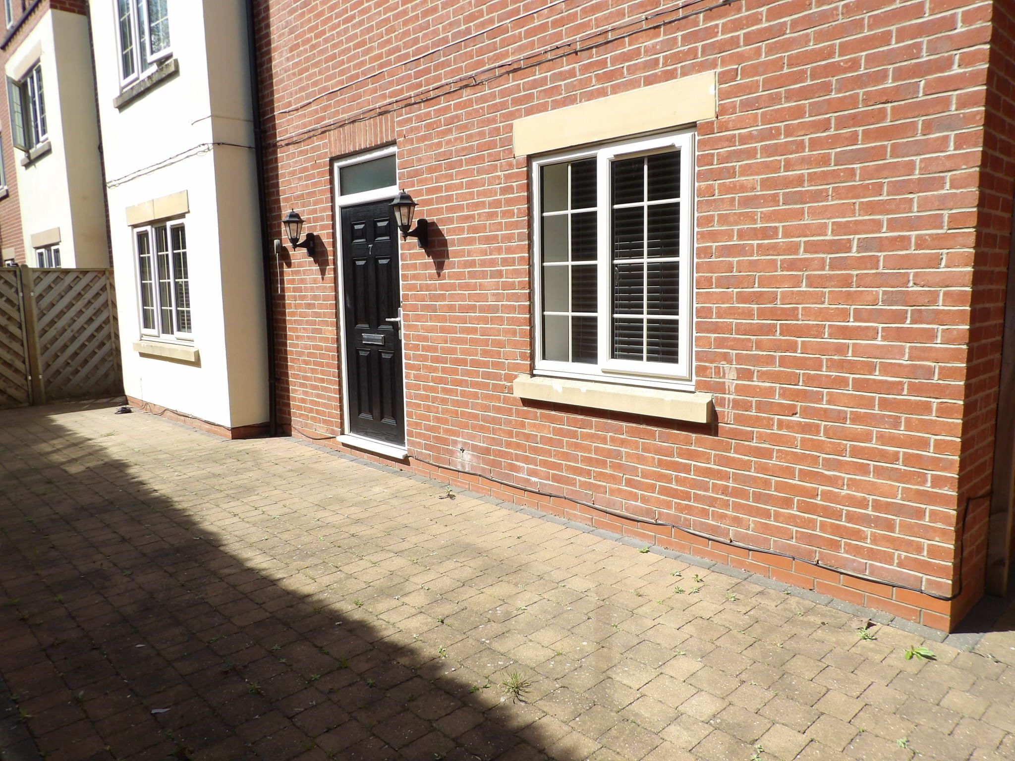 2 bedroom ground floor flat/apartment To Let in Doncaster - Property photograph.