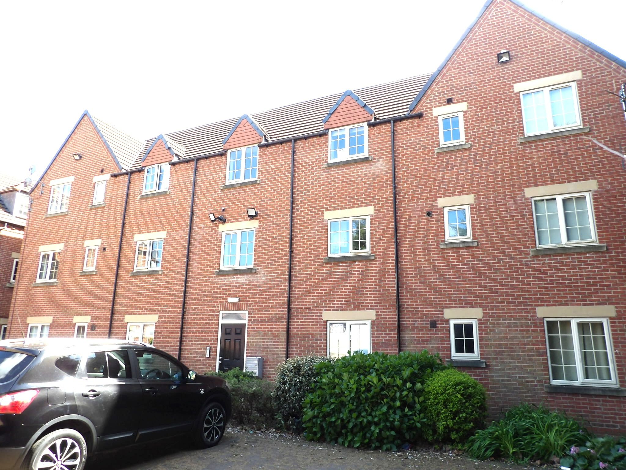 2 bedroom ground floor flat/apartment To Let in Doncaster - Property photograph.